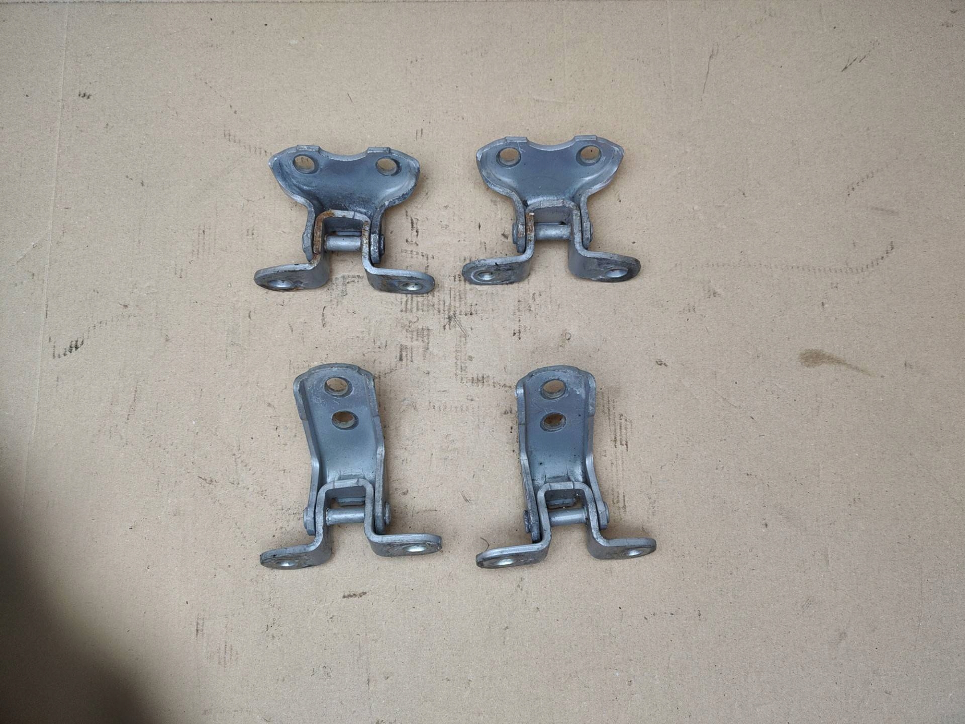 hinge door front Toyota Prius 3 facelift 2011