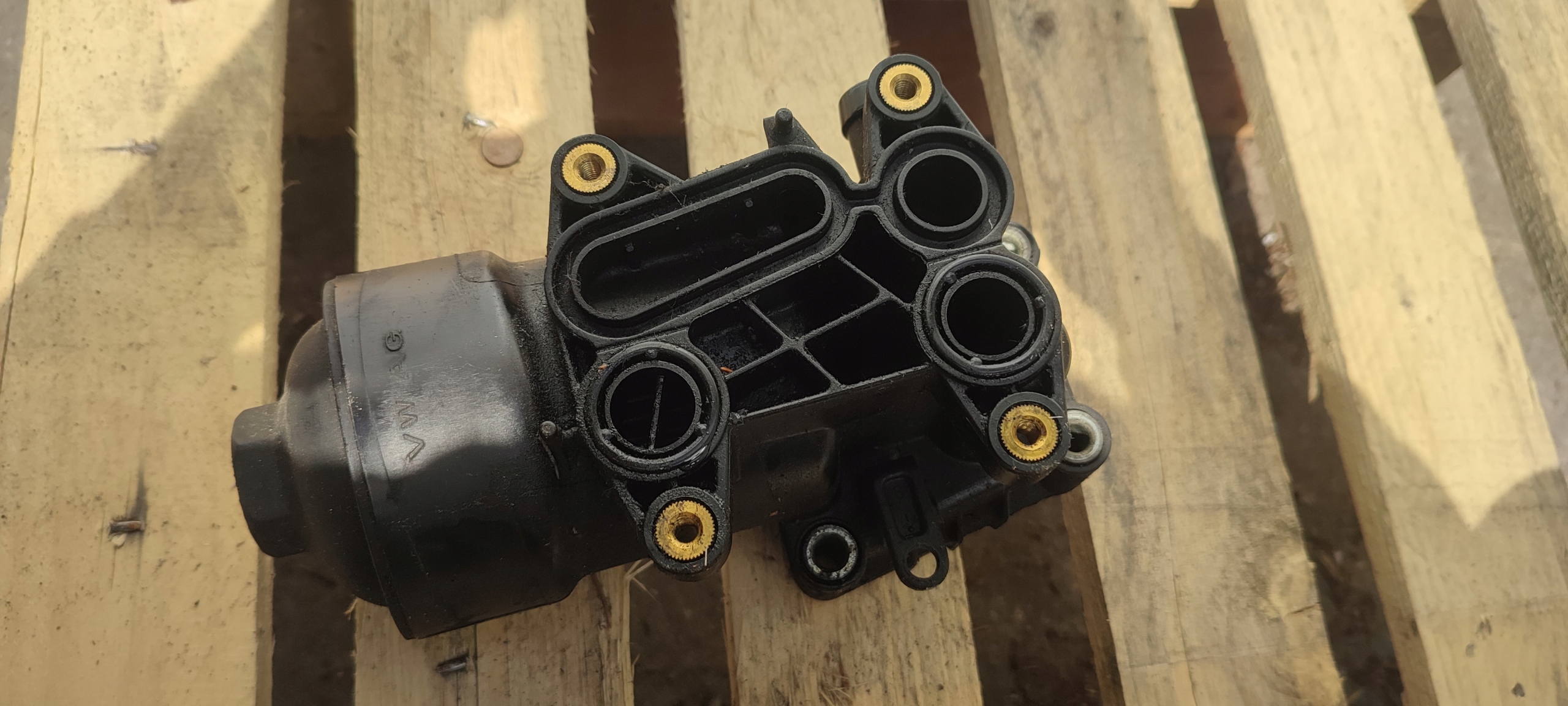 Gehäuse filter oil Volkswagen 03L115389C