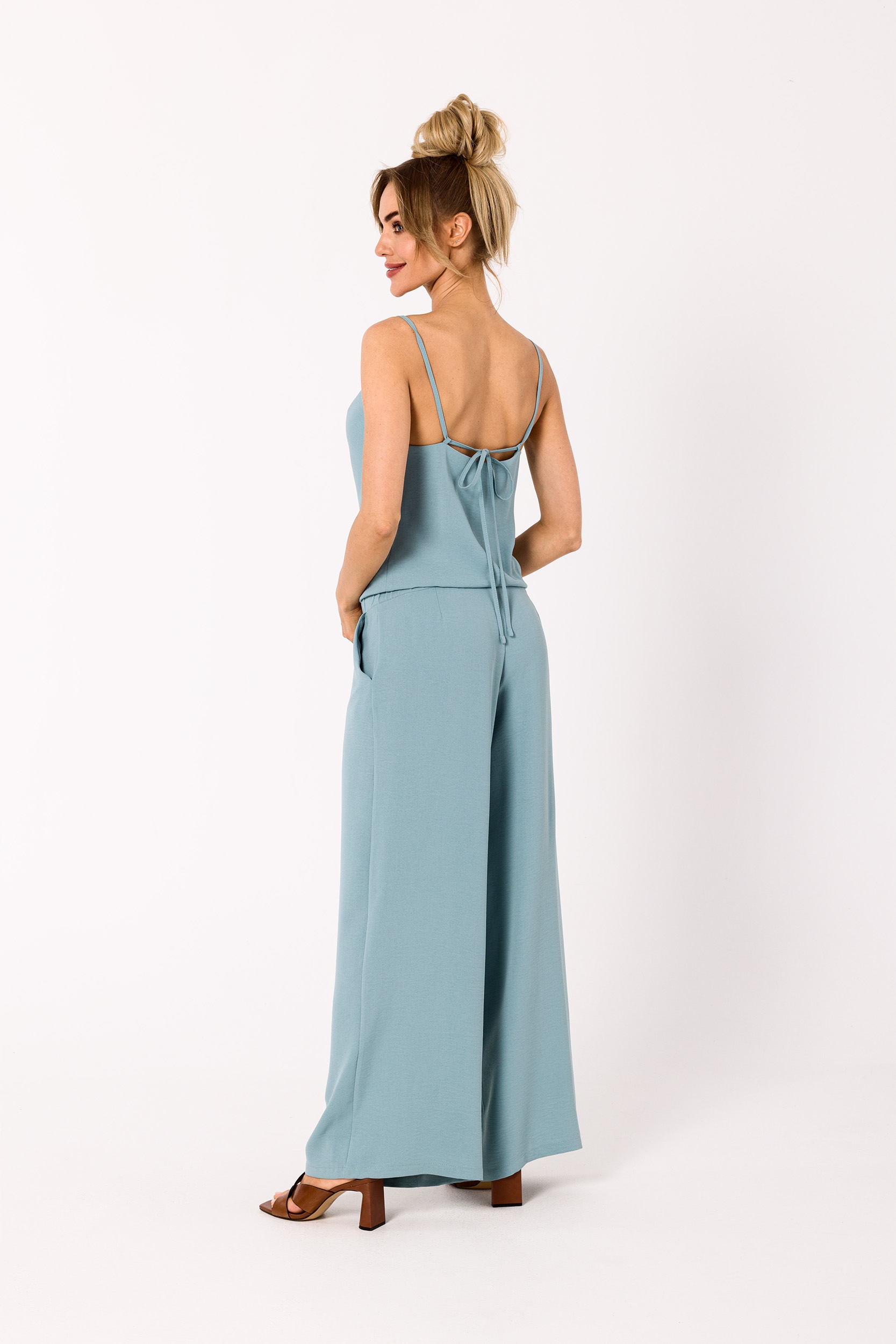 DAMSKI KOMBINEZON KOBIECY ELEGANCKI BEZ RĘKAWÓW PIĘKNY FASON AGAWA 40 L Kolor niebieski