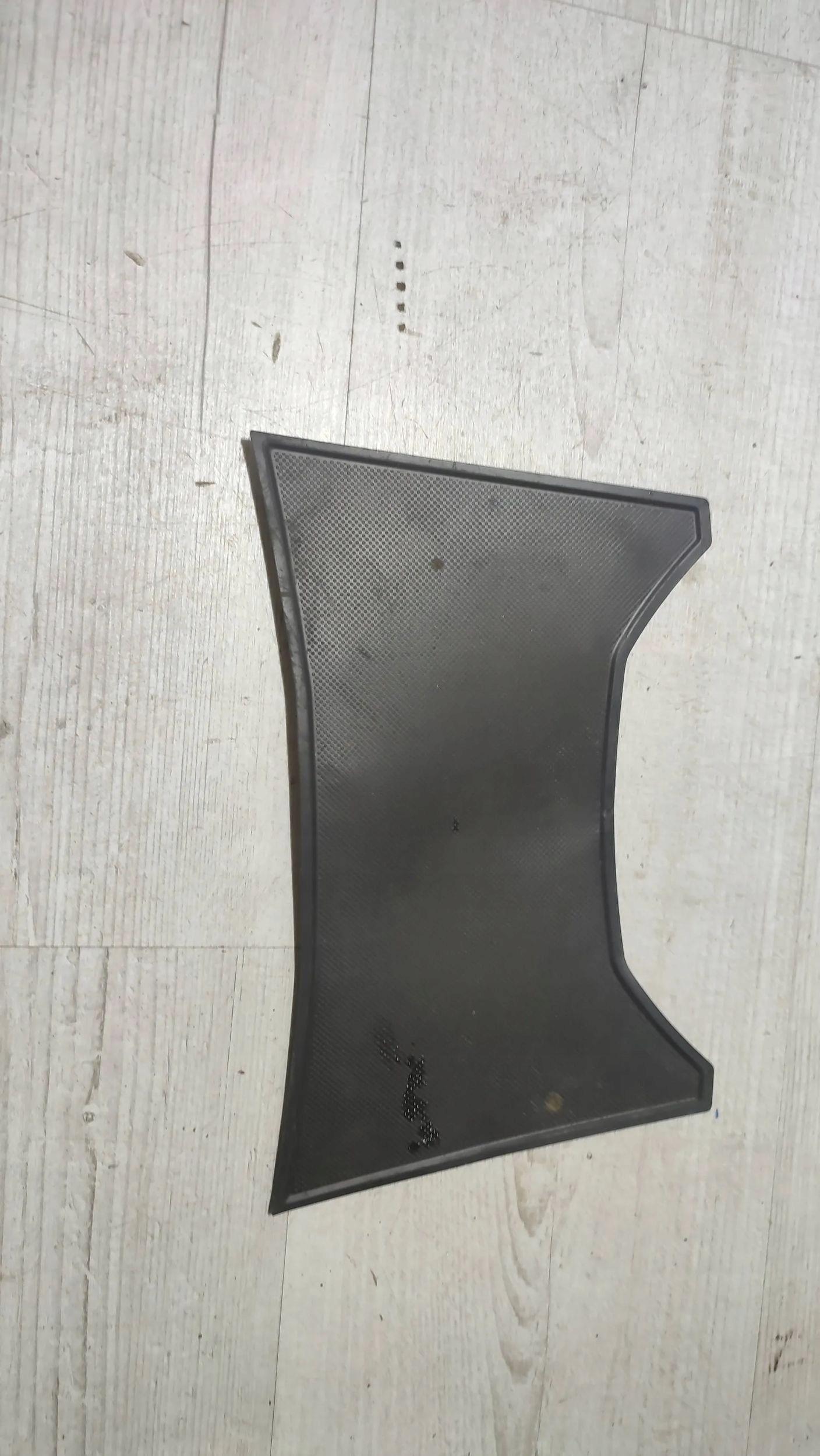 Peugeot 508 II 22r 1.2 Tunel central spoiler