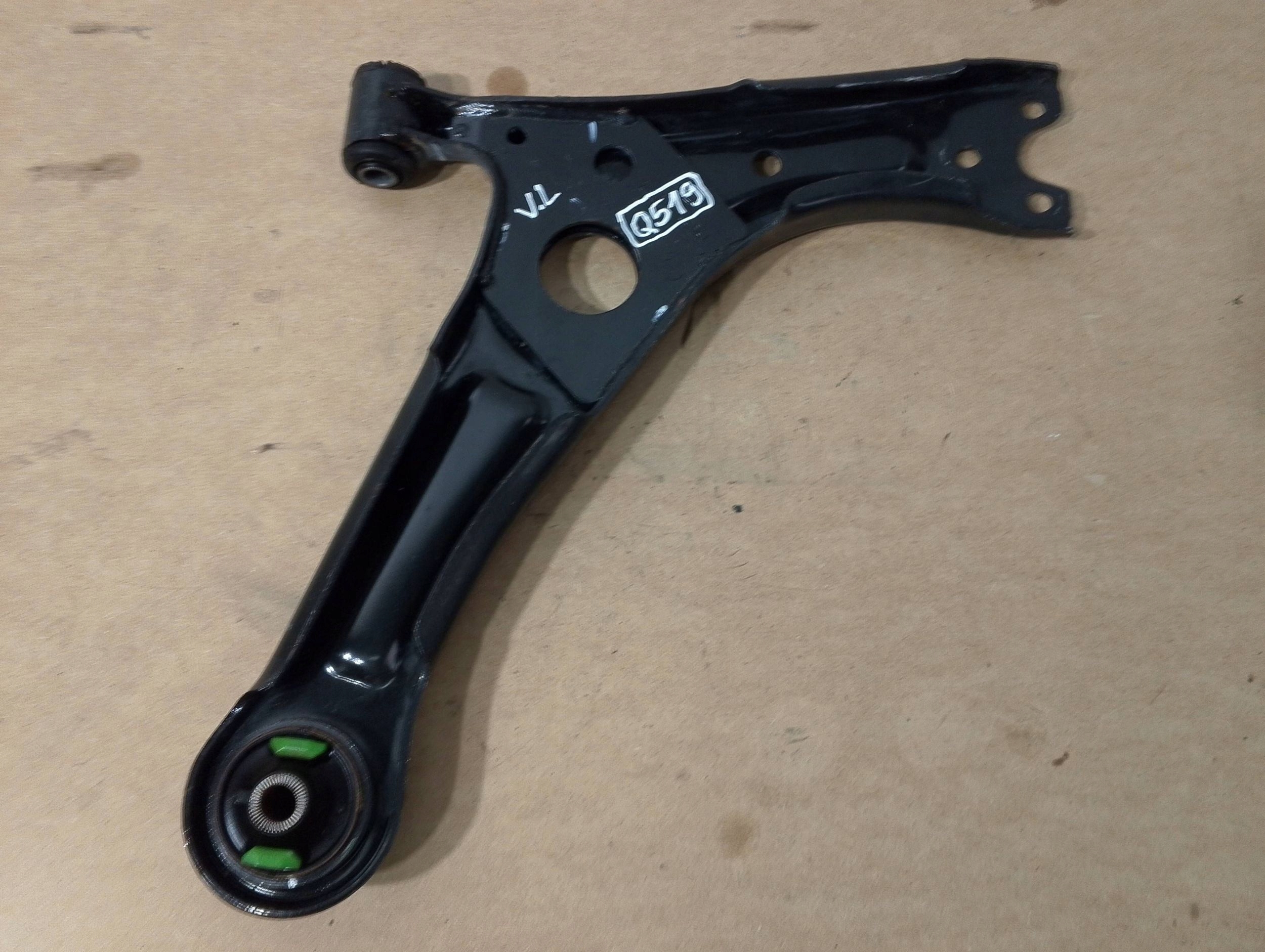 Chery Tiggo 4 arm front left 2020004700AA (Q519)