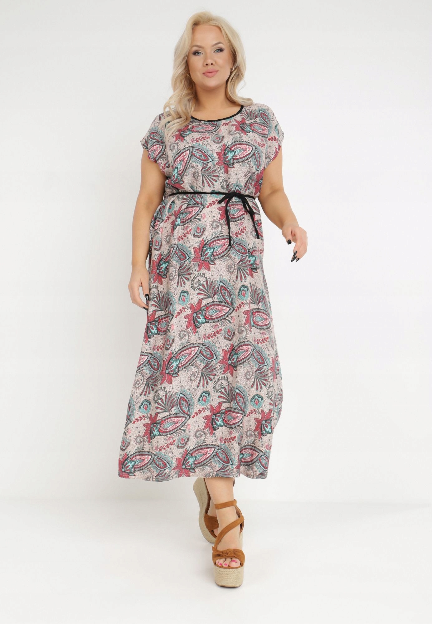 

Born2Be Beżowa Sukienka damska 4XL/5XL Krótki