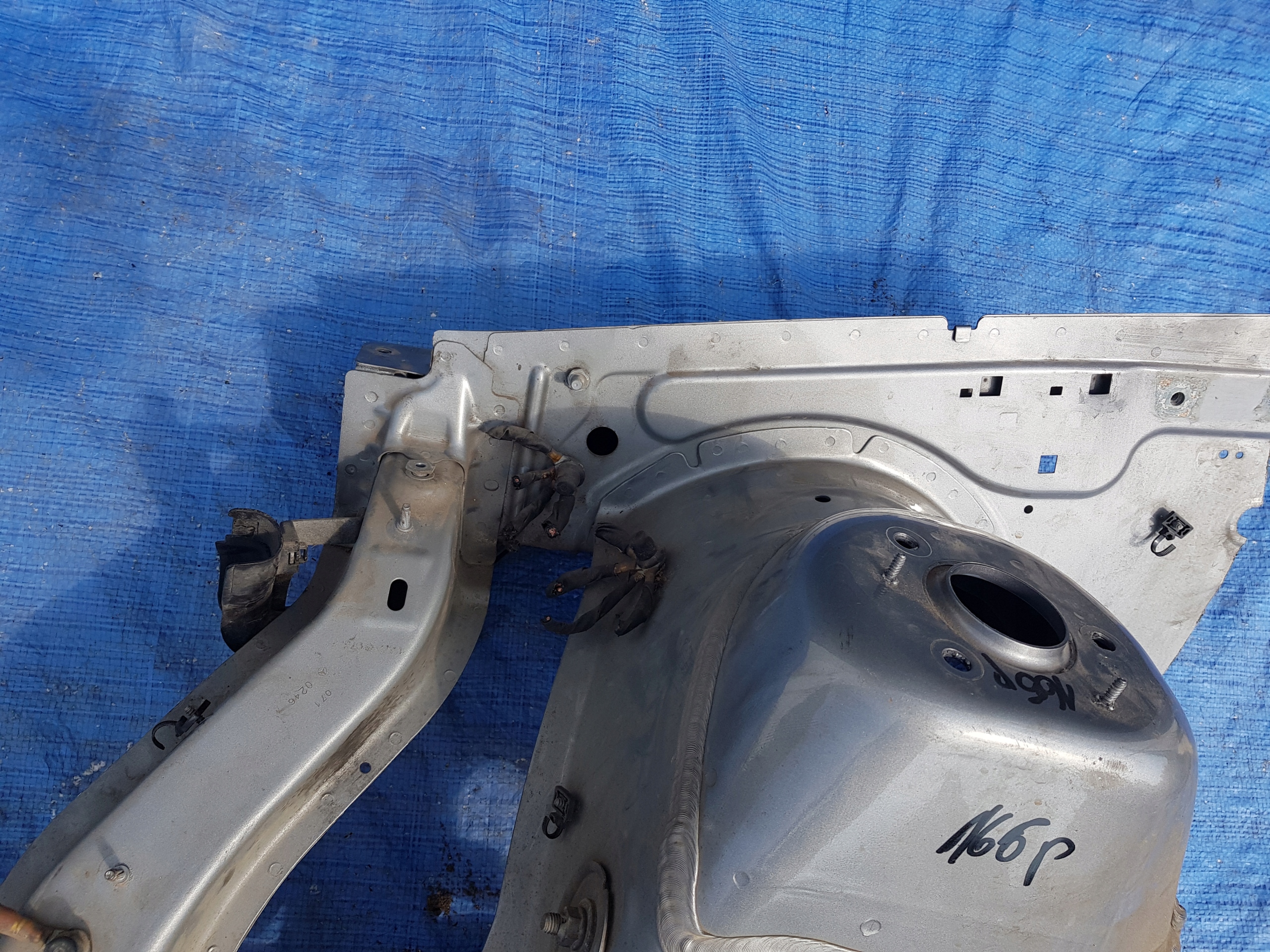 MERCEDES ML W166 placement quarter quarter right front front right
