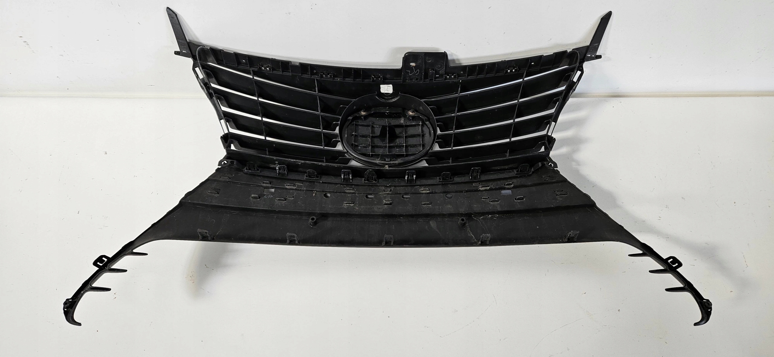 ATRAPA GRILL LEXUS IS 2013-15 52112-53050 ORYGINAŁ Kolor czarny