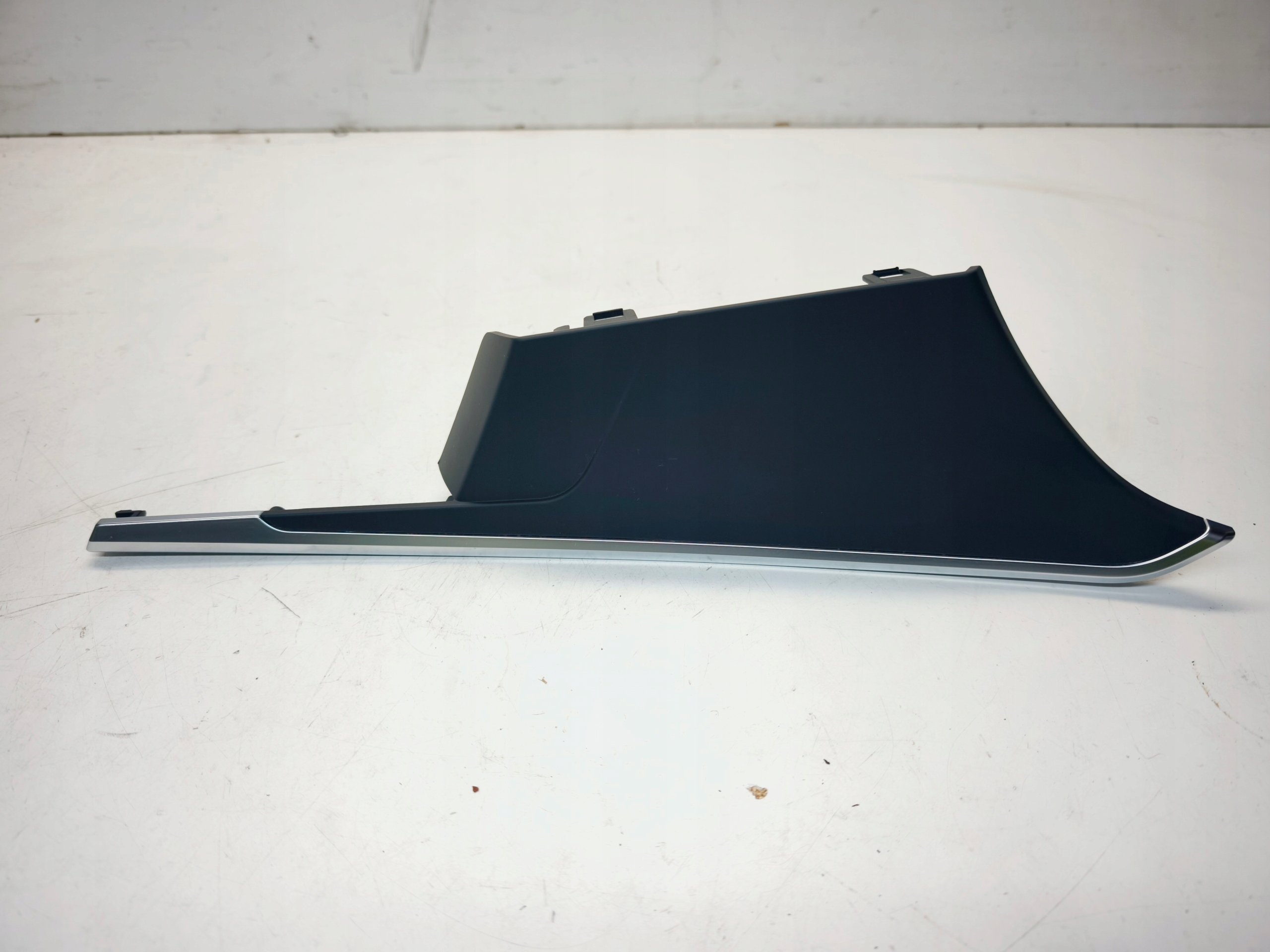 moulding DEKOR door right front AUDI A4 B9 8W1959522D