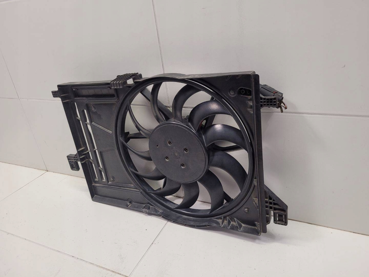 ventilátor chladiče Ford Kuga 2 2016 GV61-8C607-BA