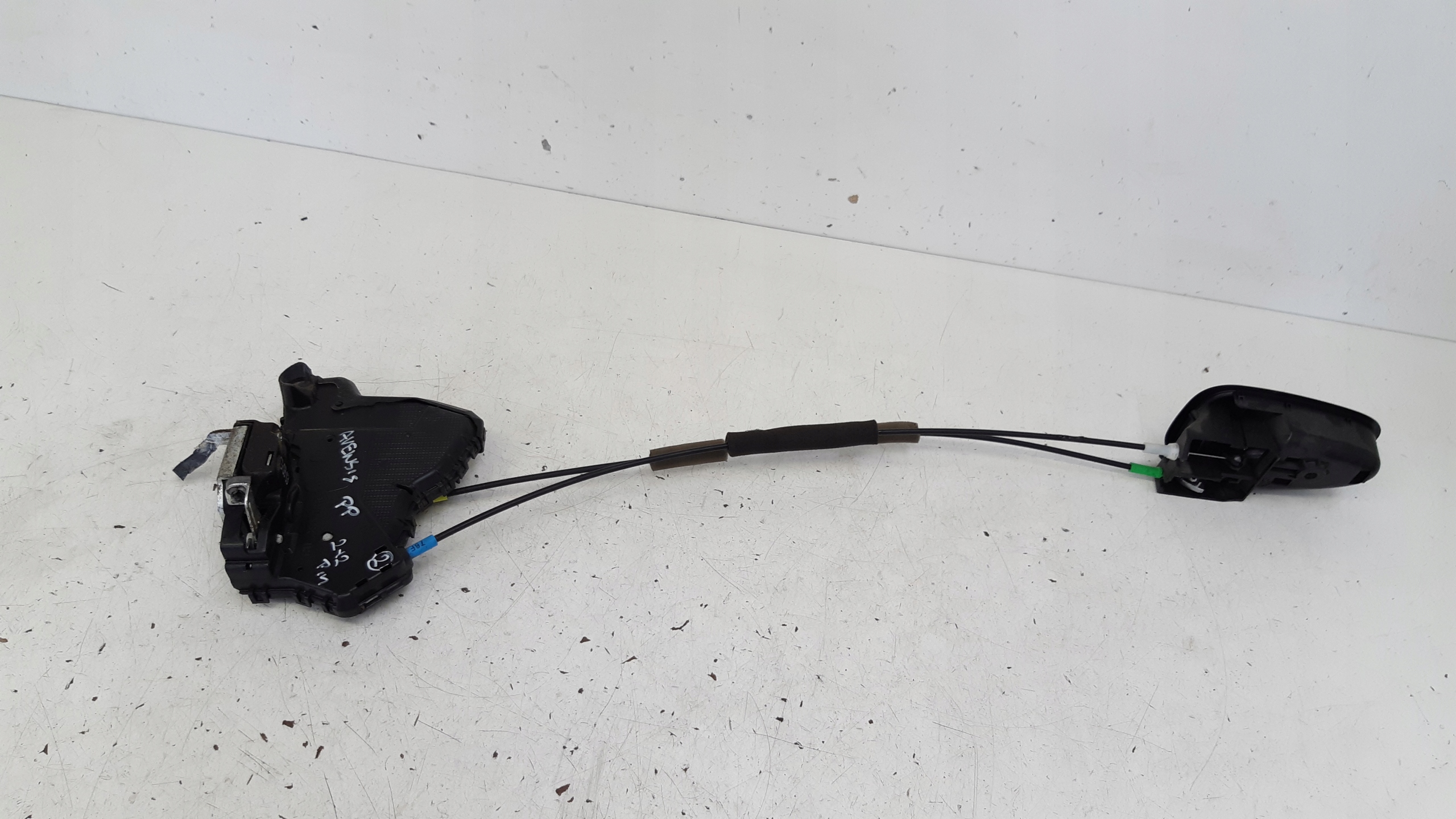 lock right front 4 PIN Toyota Avensis T27