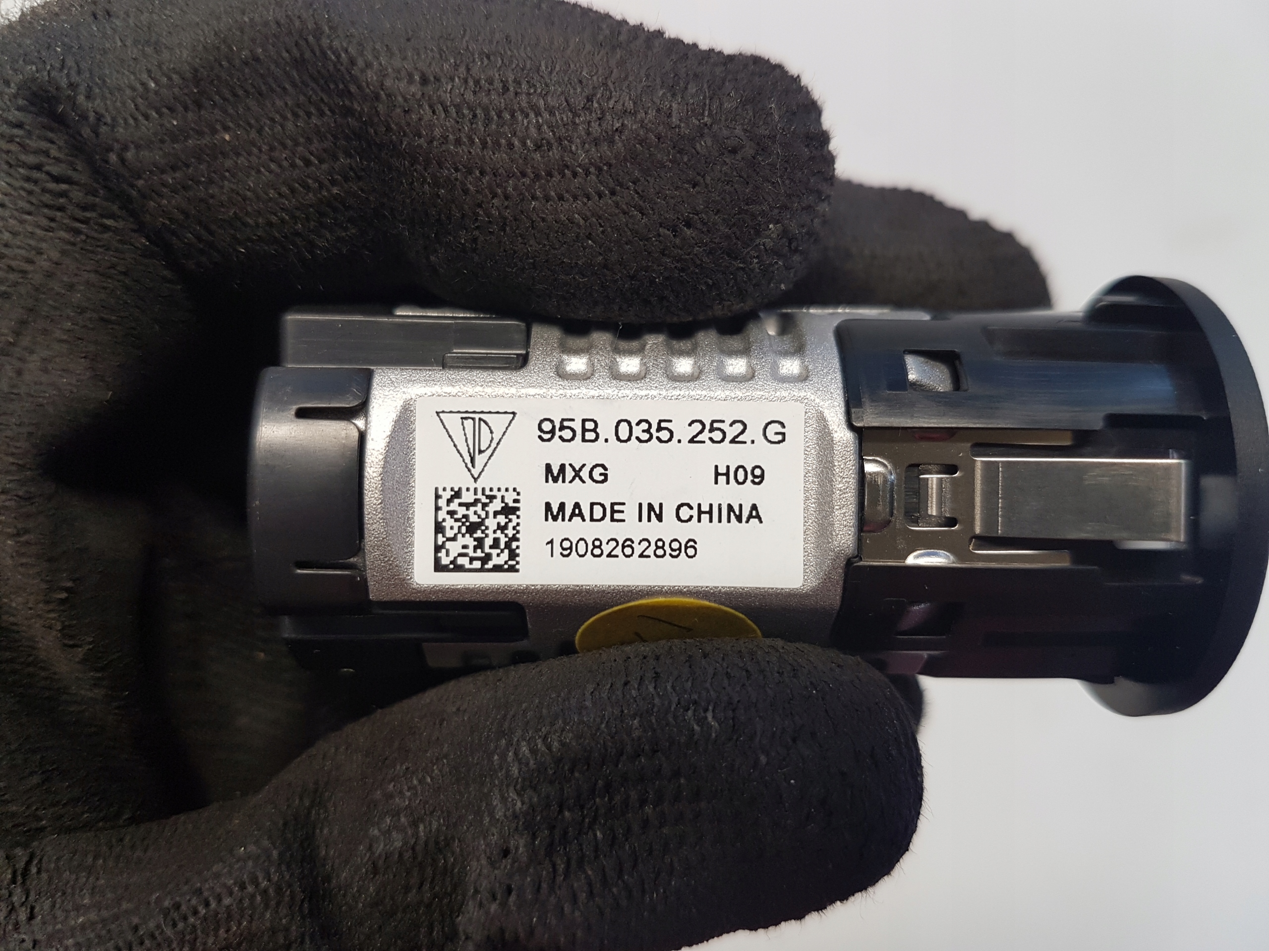 PORSCHE MACAN LIFT 95B adapter USB 95B035252B