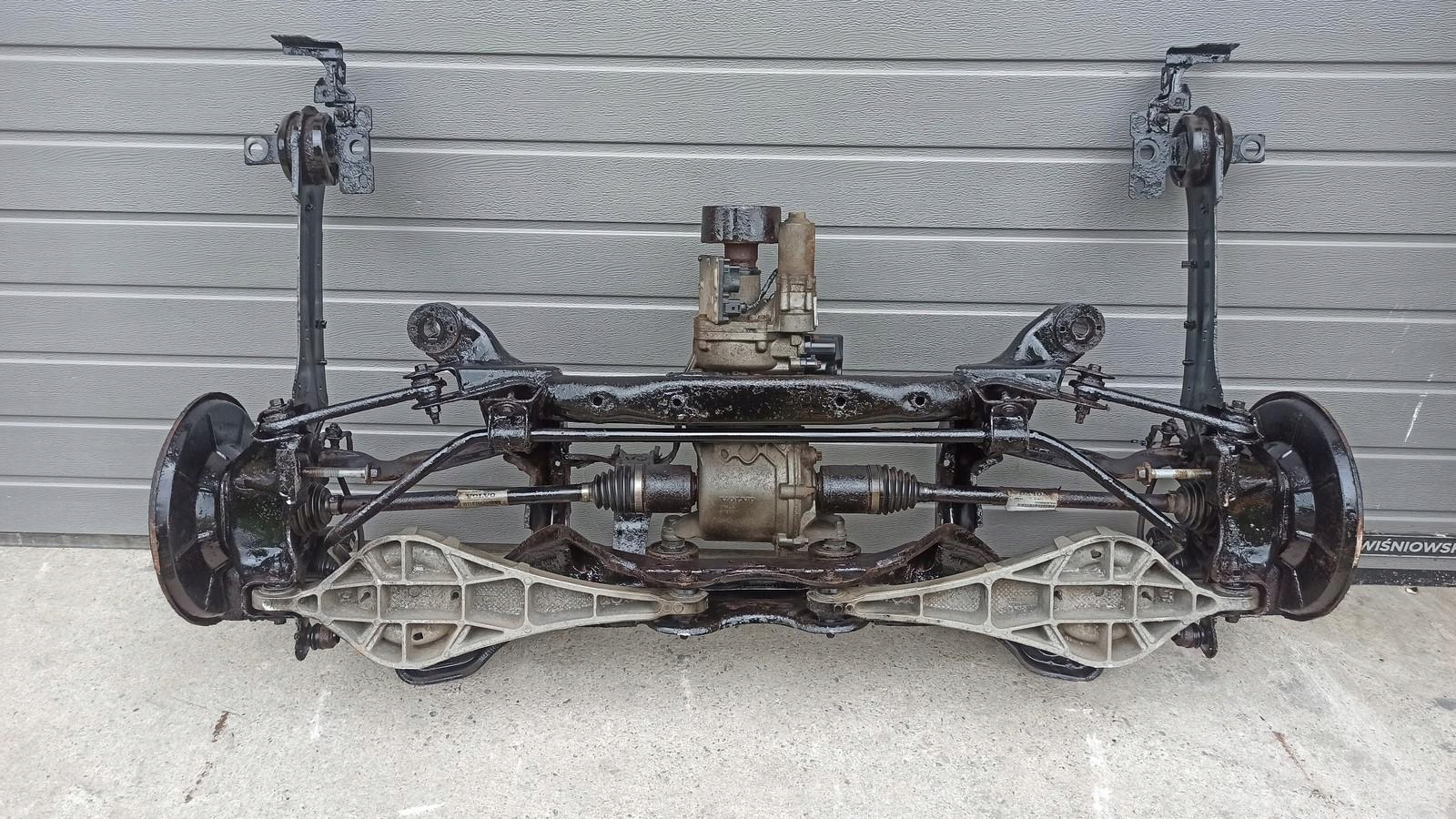 VOLVO XC70 ZAWIESZENIE TYŁ