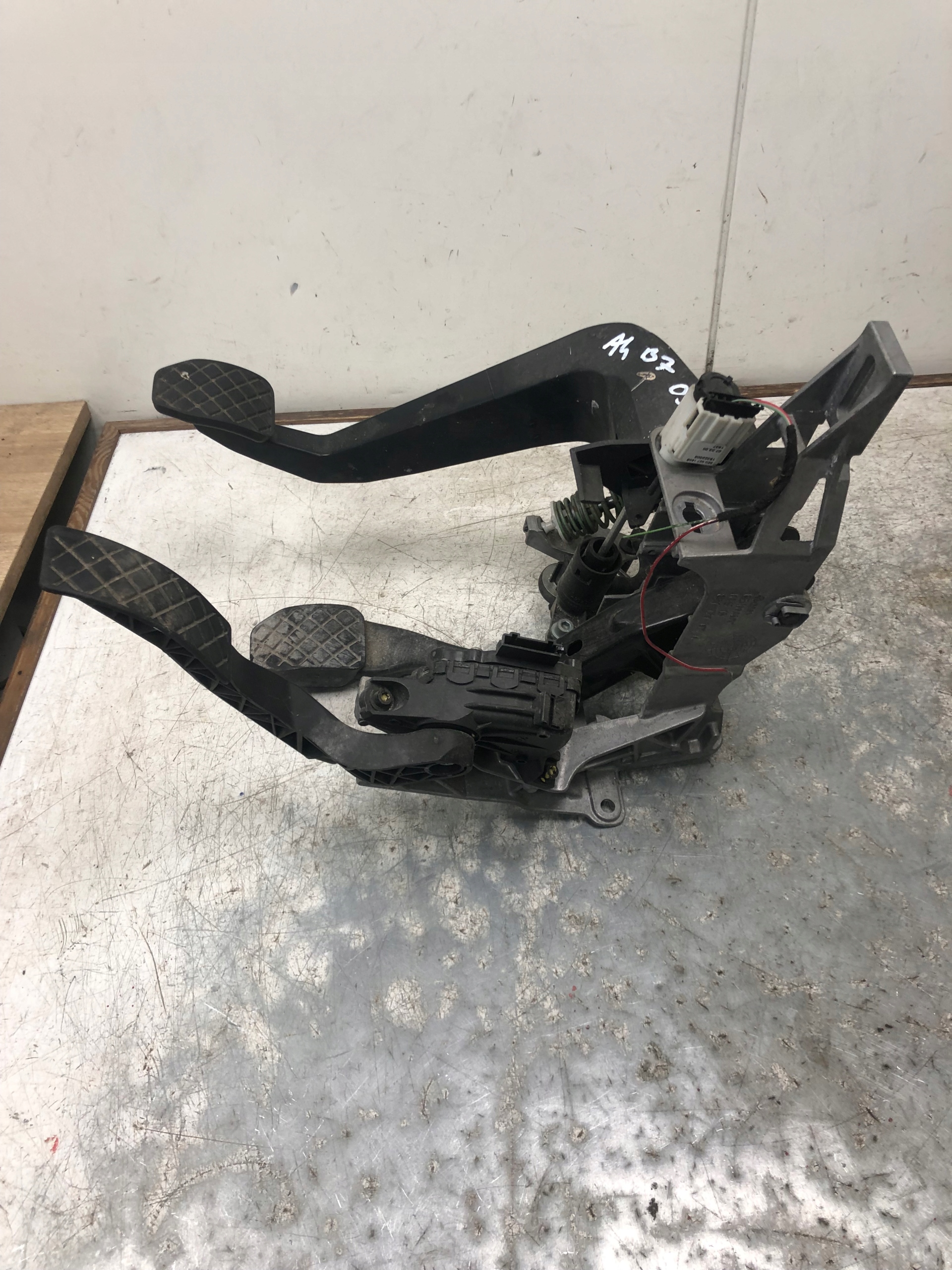clutch accelerator pedal brakes AUDI A4 B7 8E1721117A 8E1721523B
