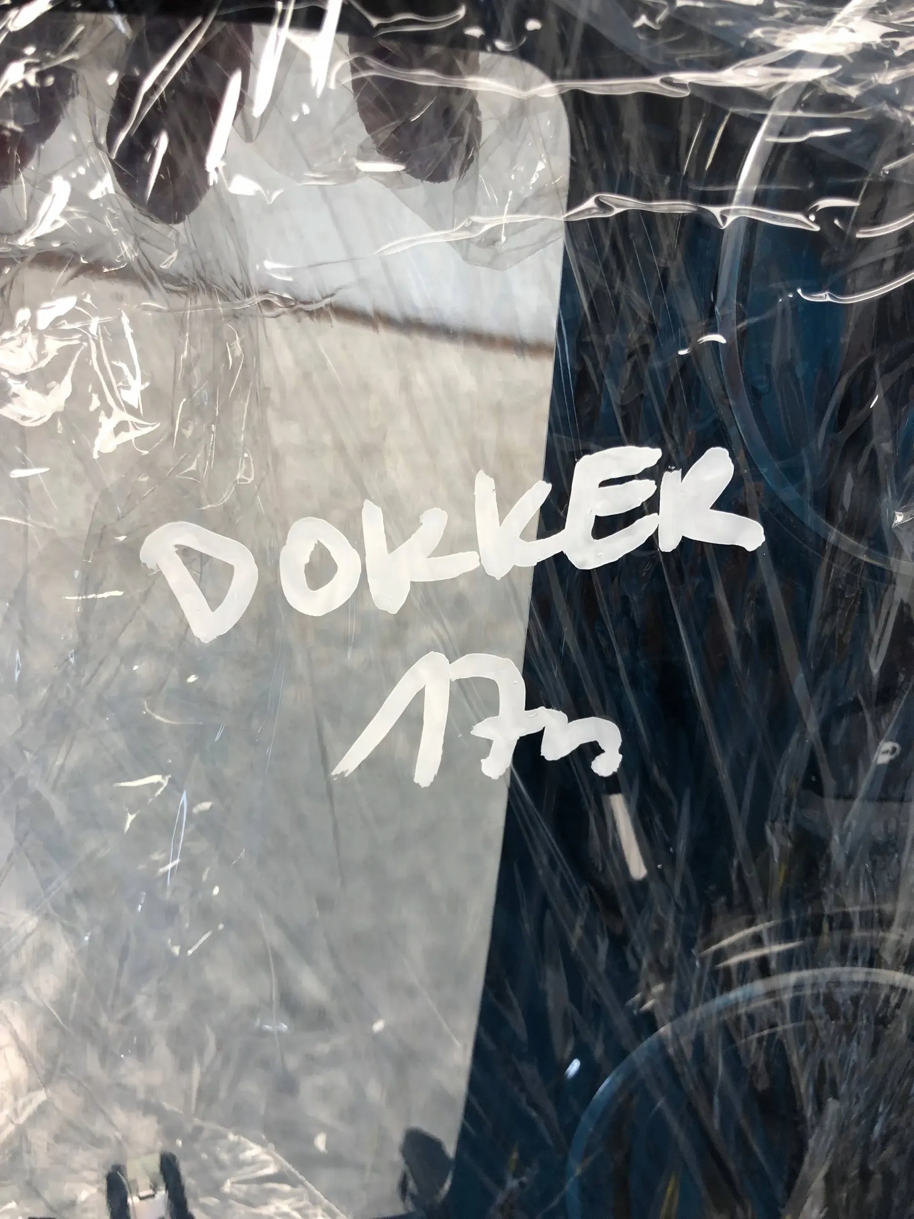 KRATKI des lüfters SRODKOWE DACIA DOKKER 682607382R