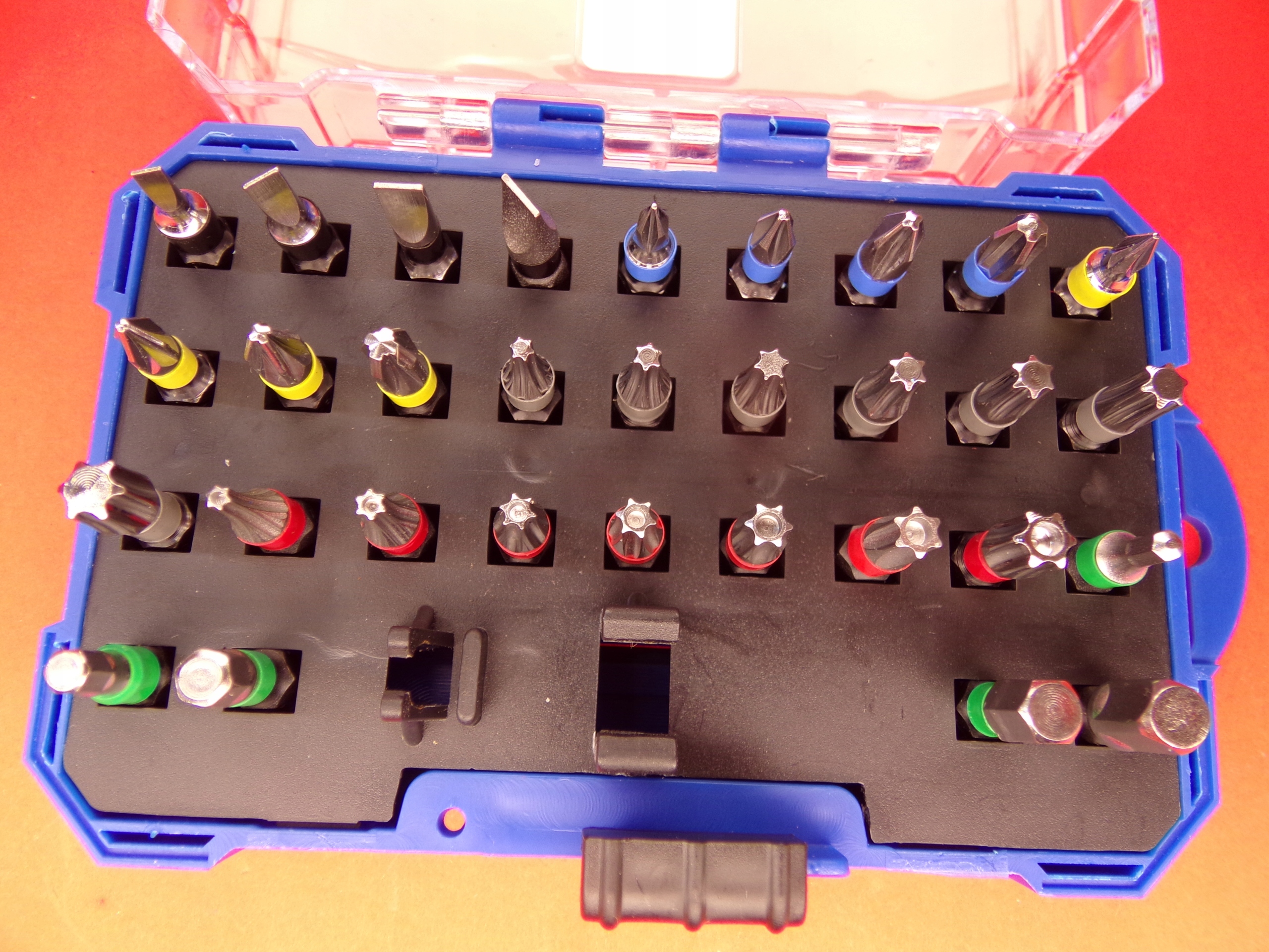 ZESTAW BITÓW KOŃCÓWEK Z UCHWYT MAGNETYCZNYM 32 EL Grubość nasady bitu inna grubość