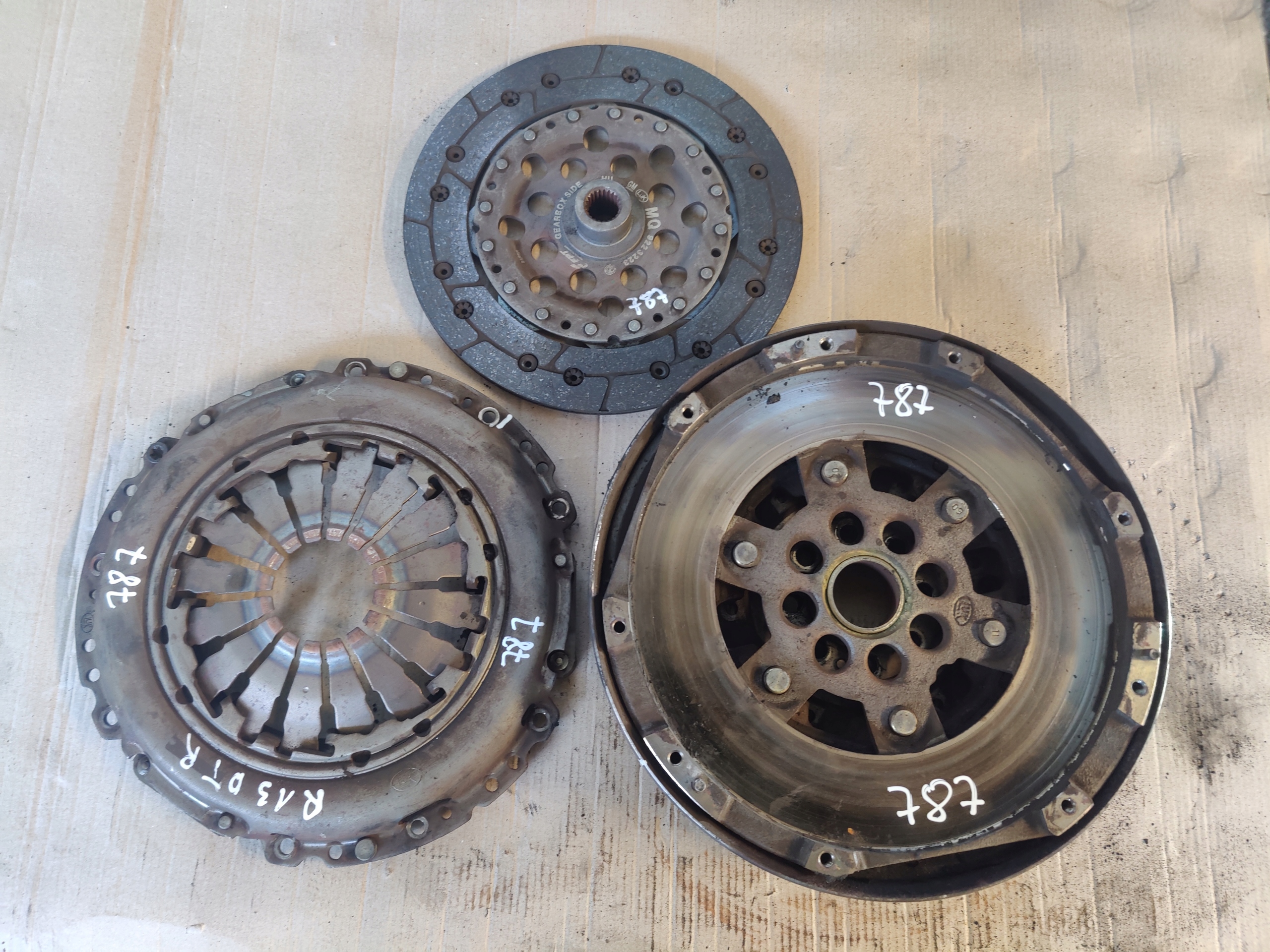 OPEL ASTRA J 1.3CDTI A13DTR VOLANO USATO disco 9223223 di pressione 787