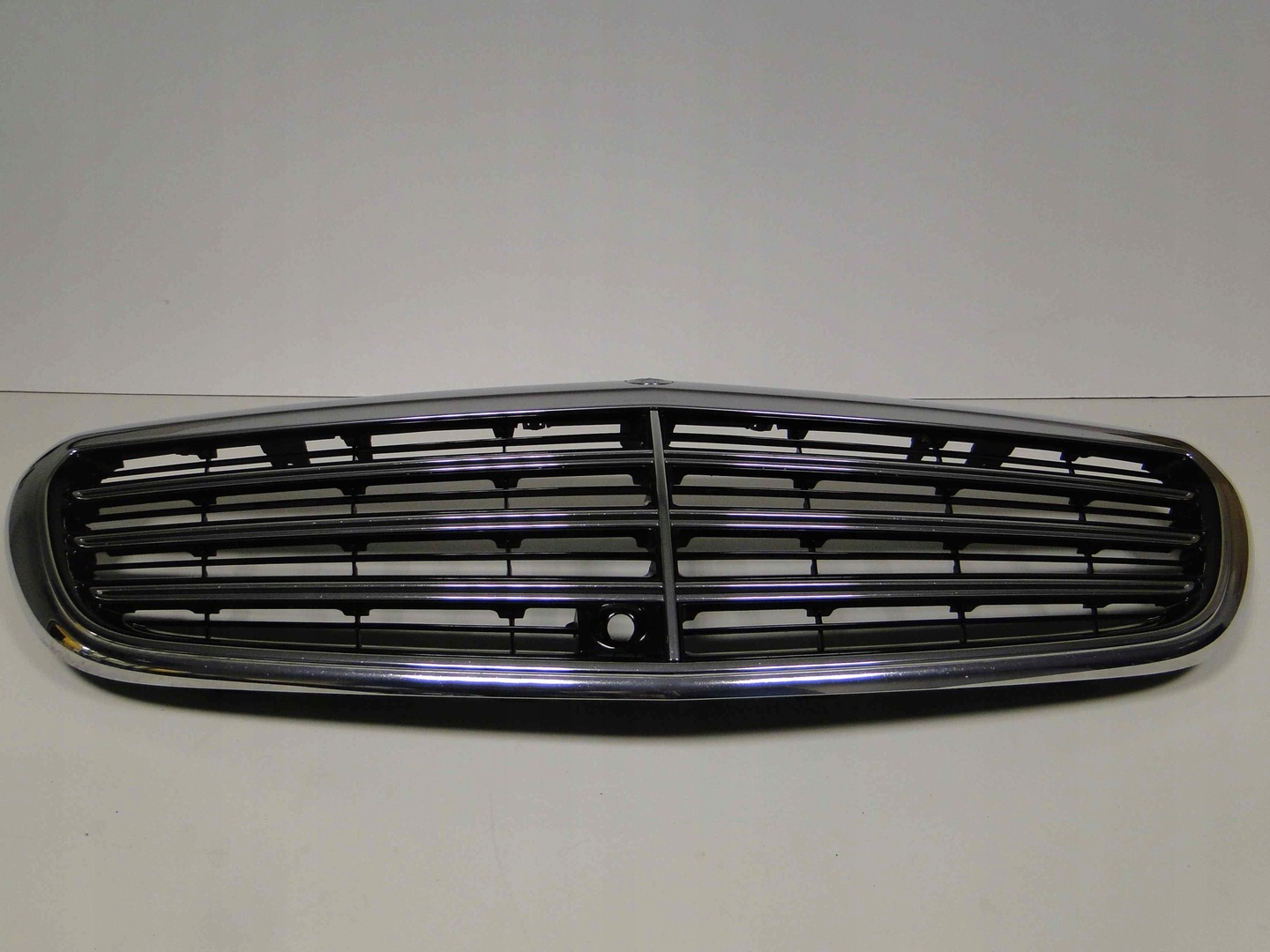 MERCEDES E W213 S213 213 PRZED LIFTEM GRILL ATRAPA KAMERA NA KAMERĘ Kolor czarny