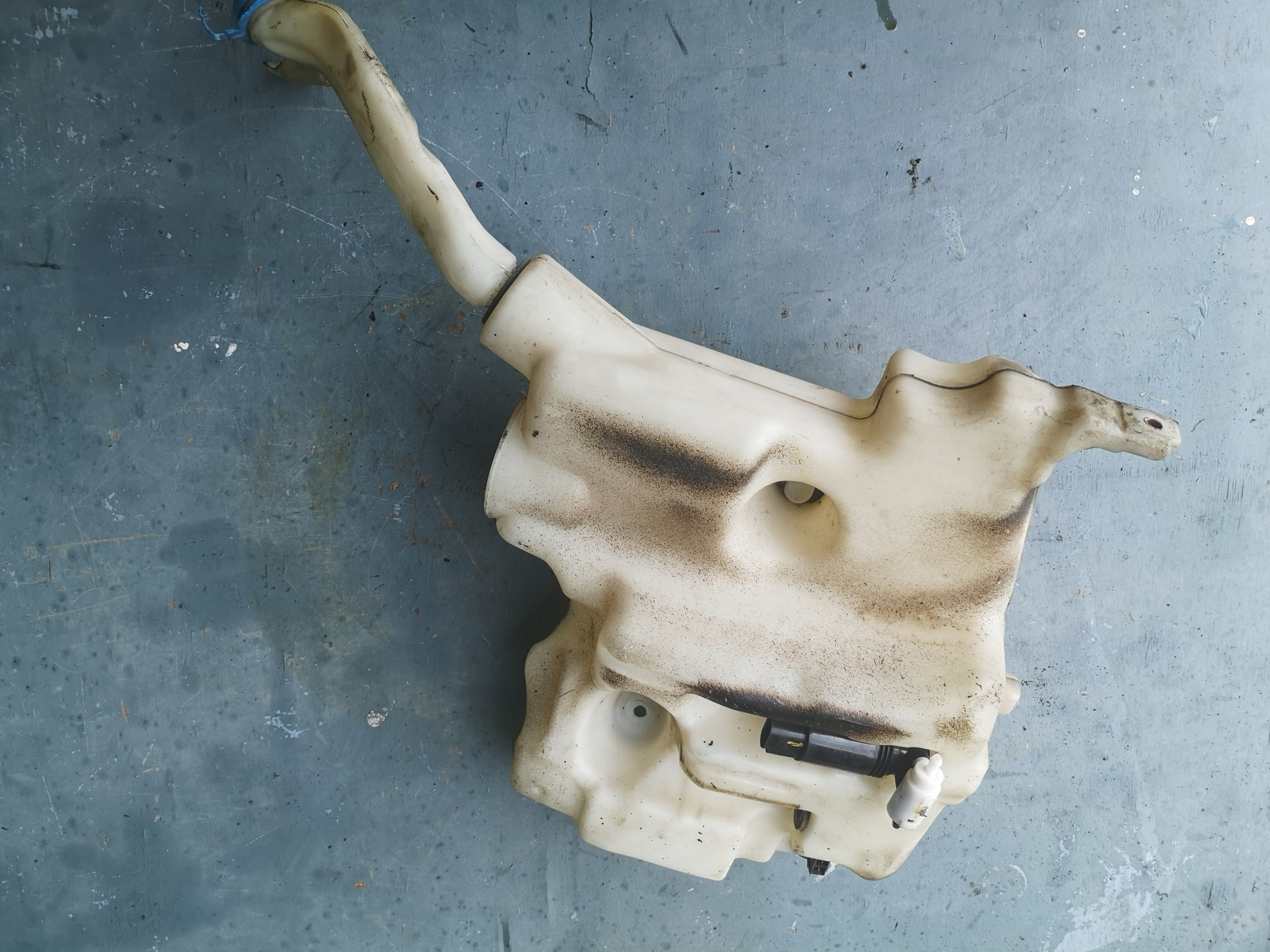 1648690020 - Бачок омивача Mercedes W164 ML