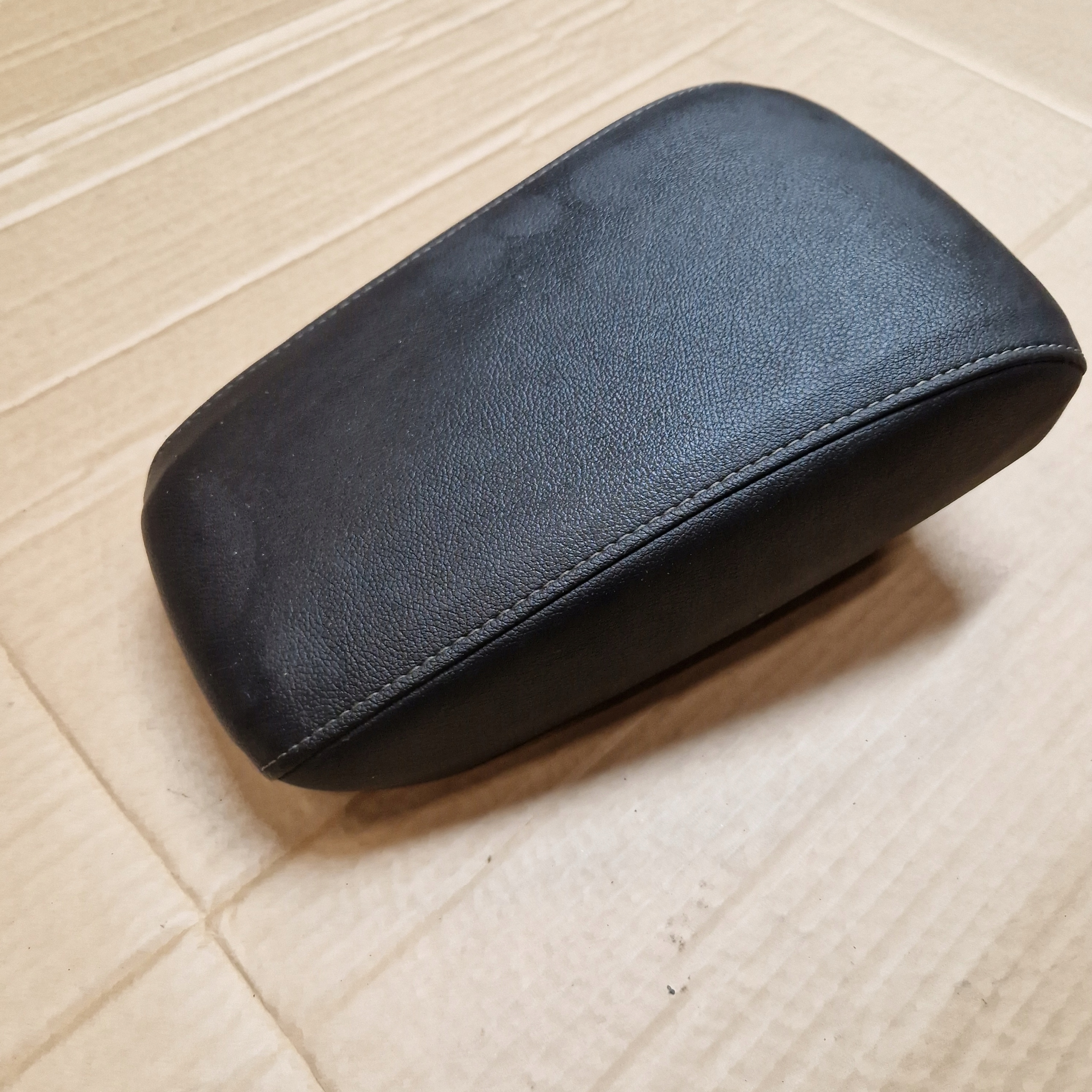 OPEL ASTRA 5 K PODŁOKIETNIK SKÓRA