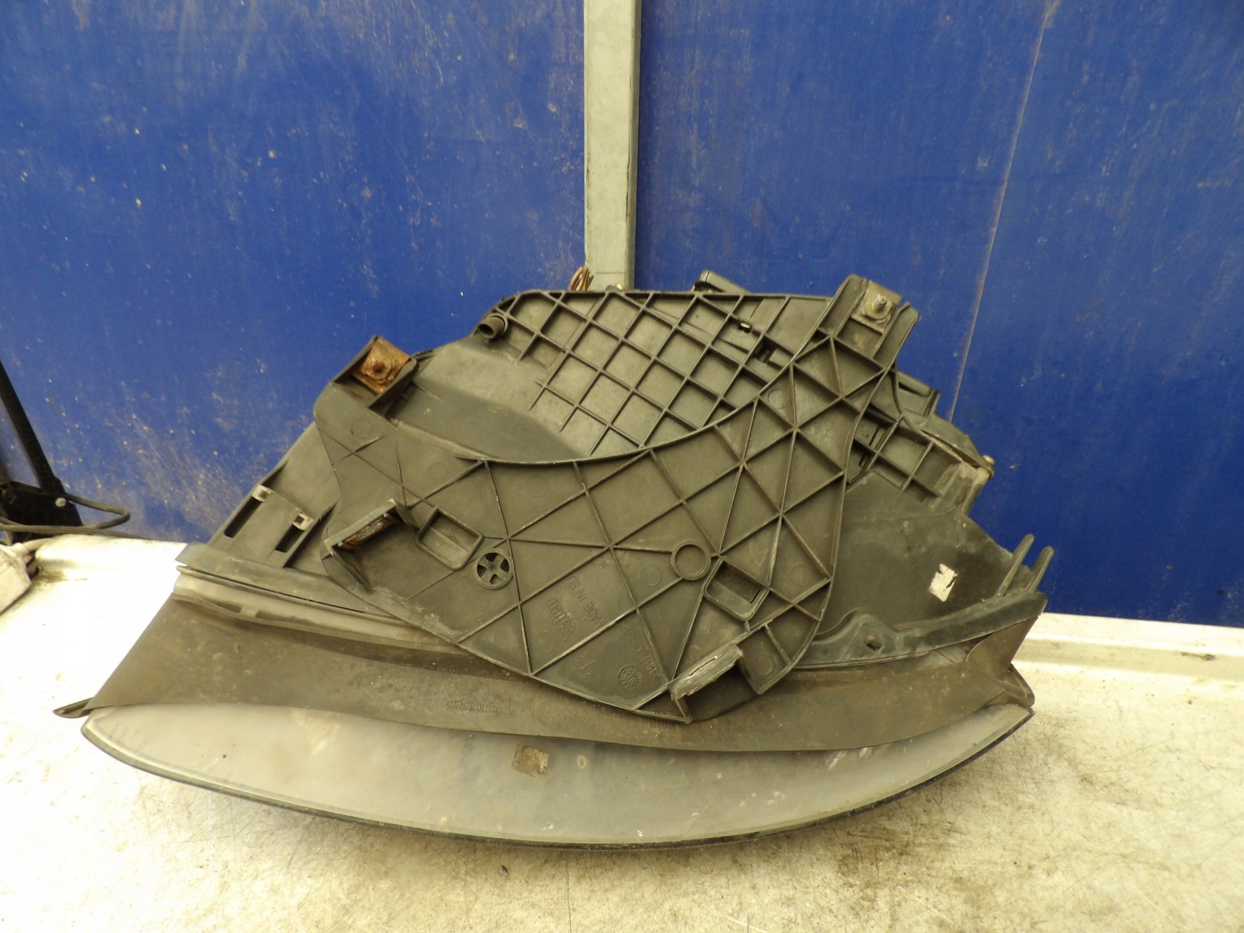 Audi A4 B6 light front right xenon