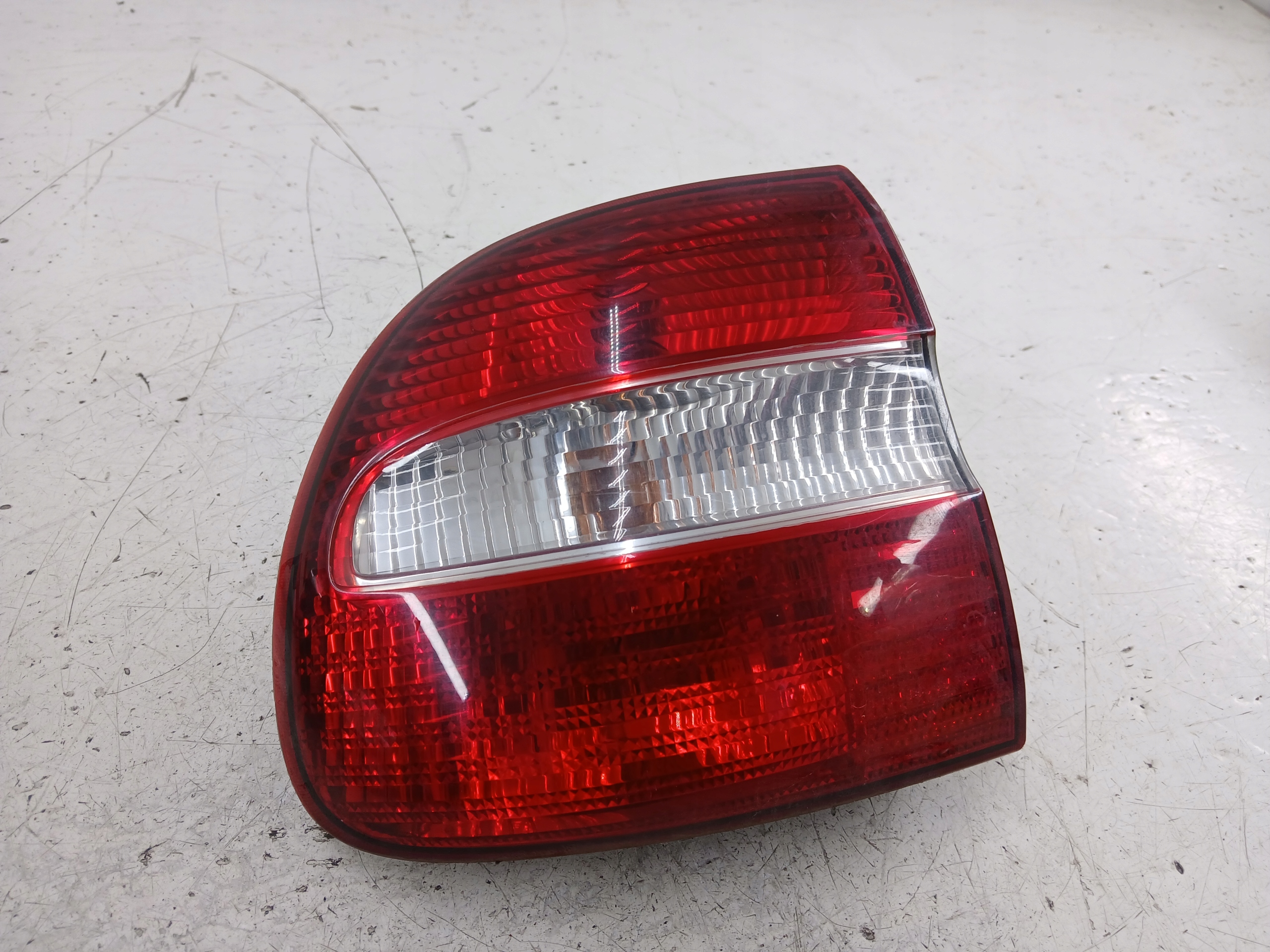 VOLVO V40 and light left rear part
