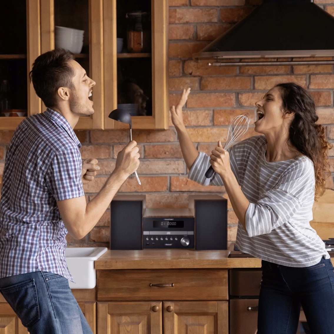 MINI WIEŻA STEREO BLUETOOTH 300 W BLAUPUNKT RADIO FM CD MP3 2 GŁOŚNIKI Radio FM