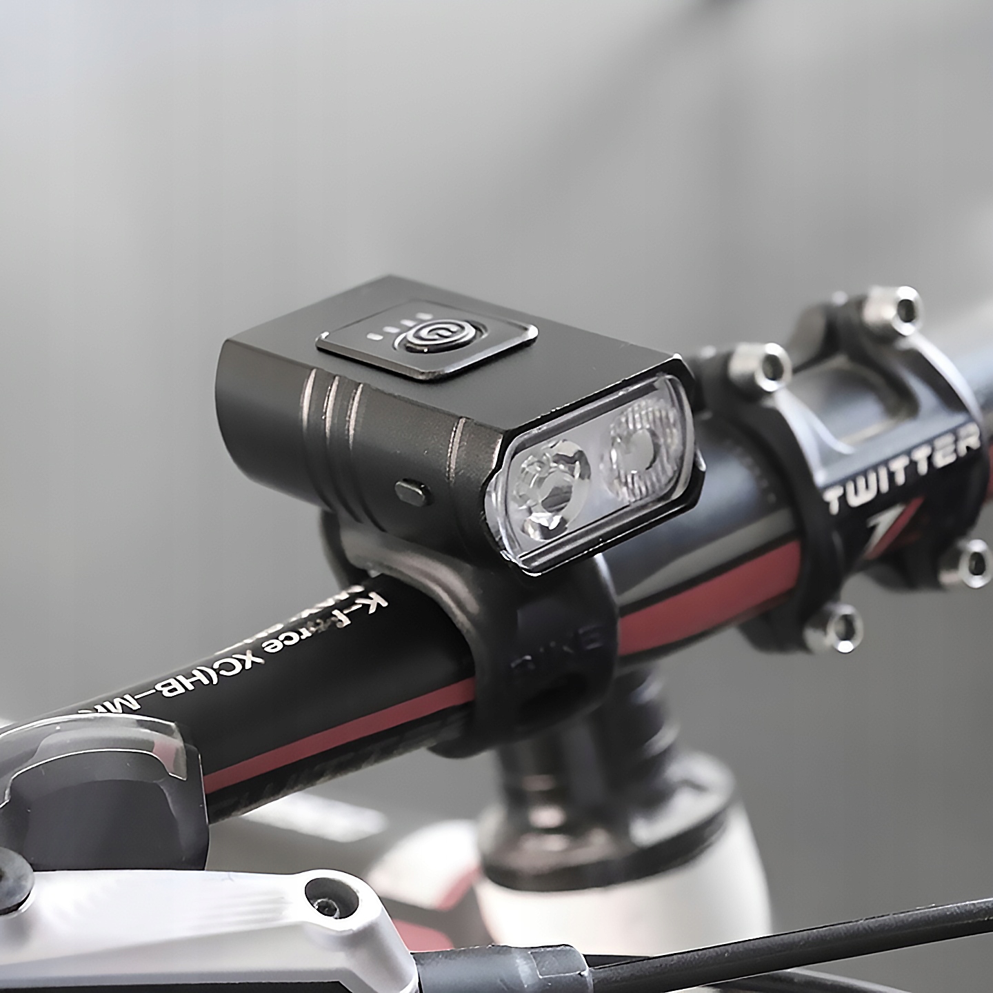 LAMPKA ROWEROWA LED NA ROWER KIEROWNICĘ AKUMULATOROWA MOCNA USB + TYŁ TYLNA EAN (GTIN) 5904653721419