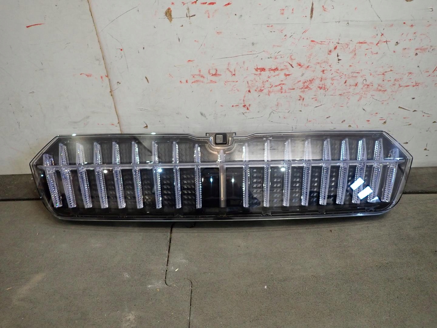 Atrapa SKODA ENYAQ 2021 CRYSTAL LED 5LA911107A