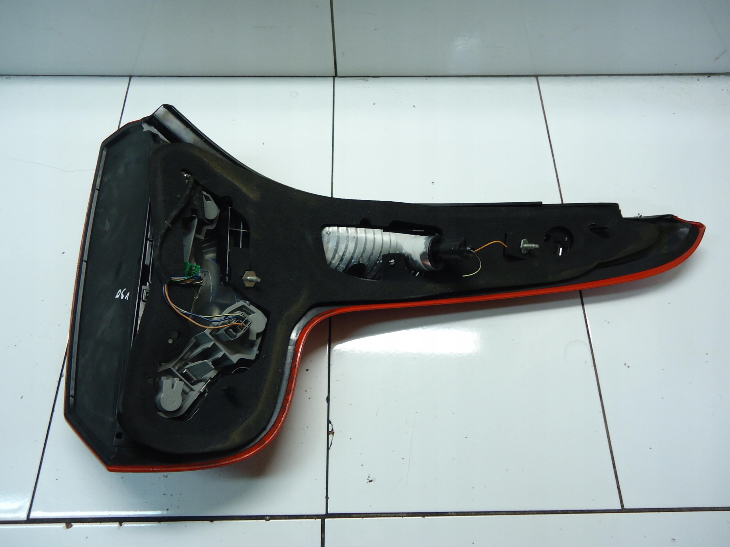 VOLVO C30 light left rear part 1090028