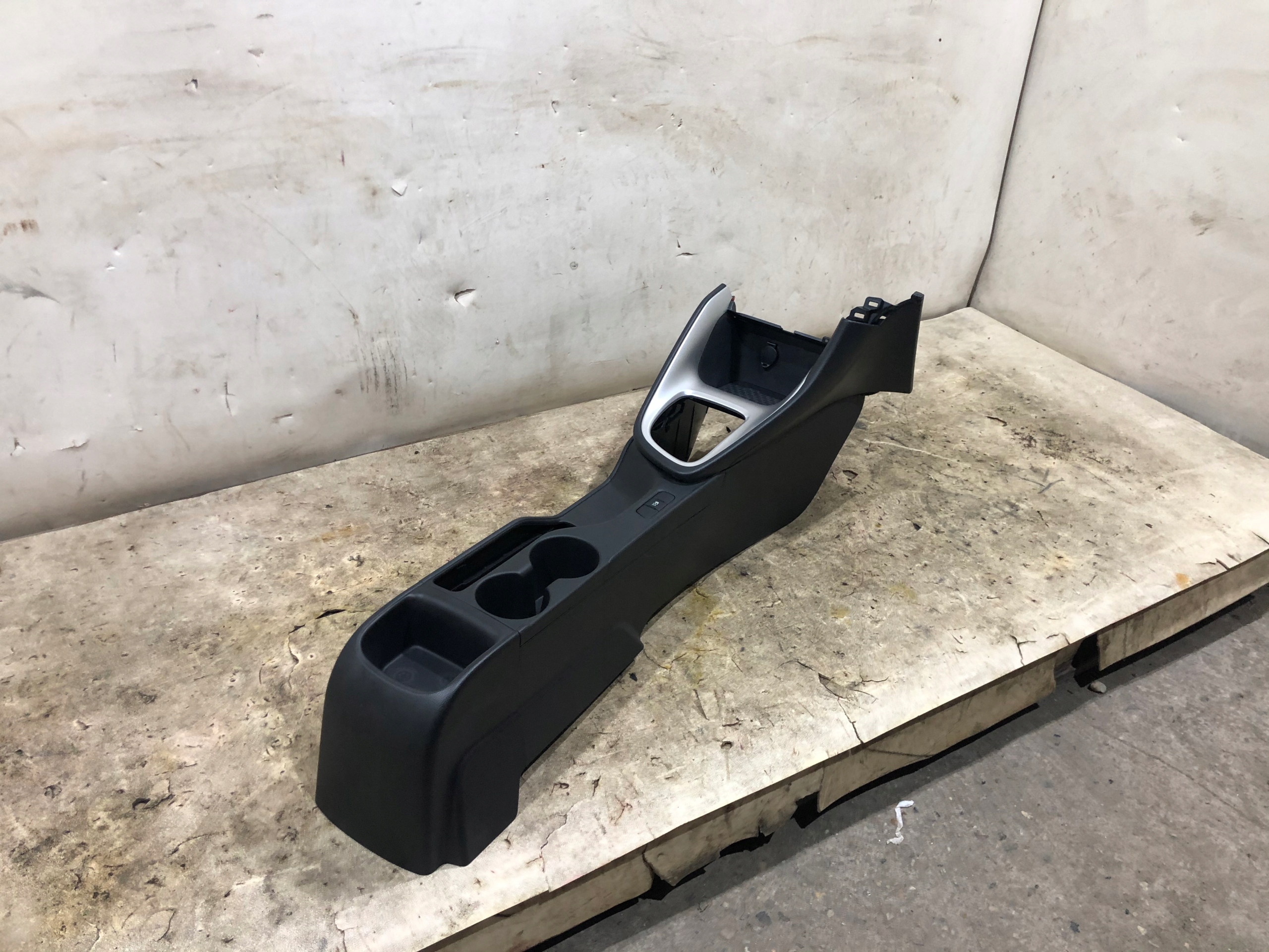 TOYOTA YARIS IV 2020 ЦЕНТРАЛЬНИЙ ТУНЕЛЬ