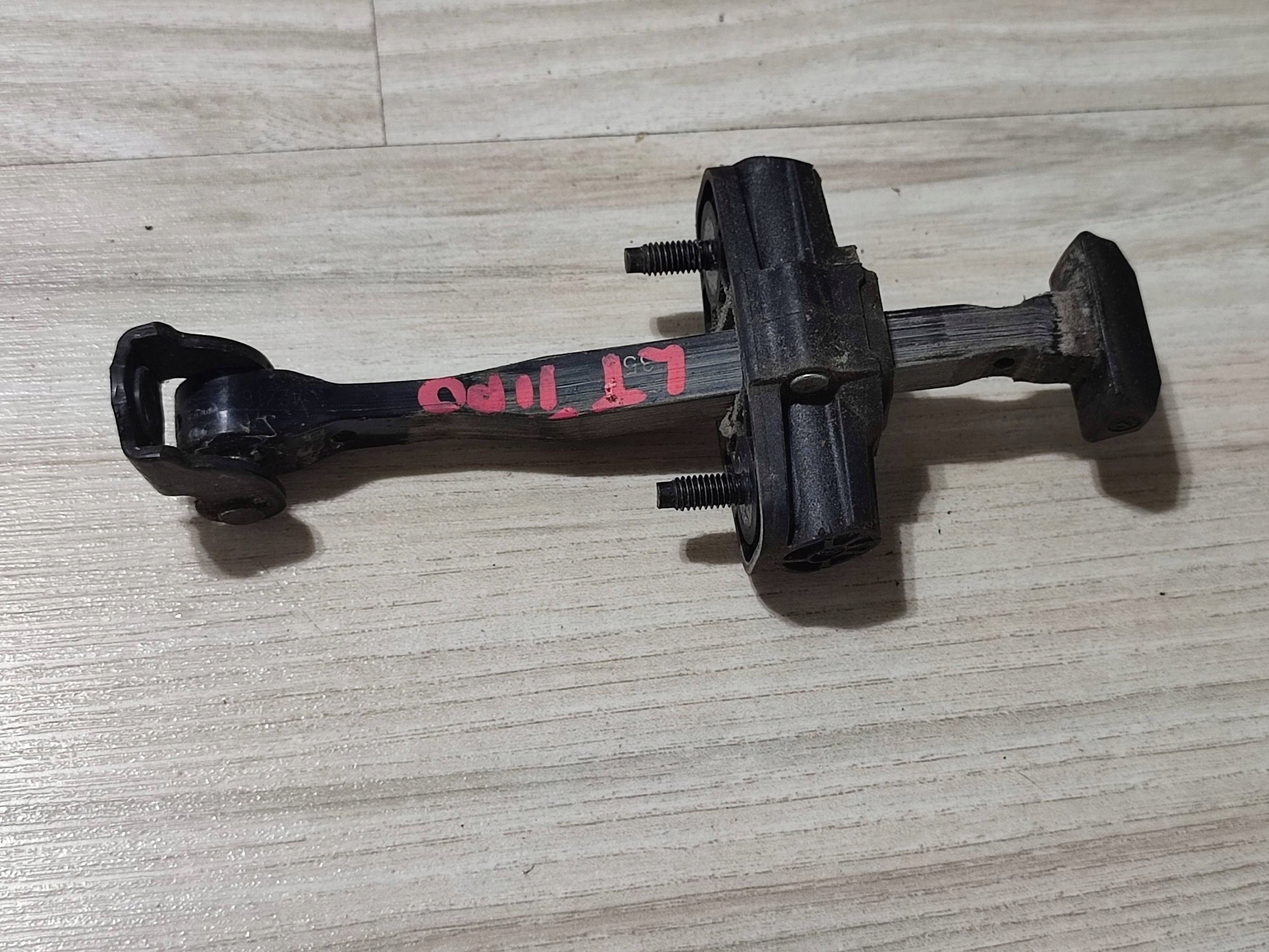 Fiat Tipo 2018 rear part side left limiter door tylnych