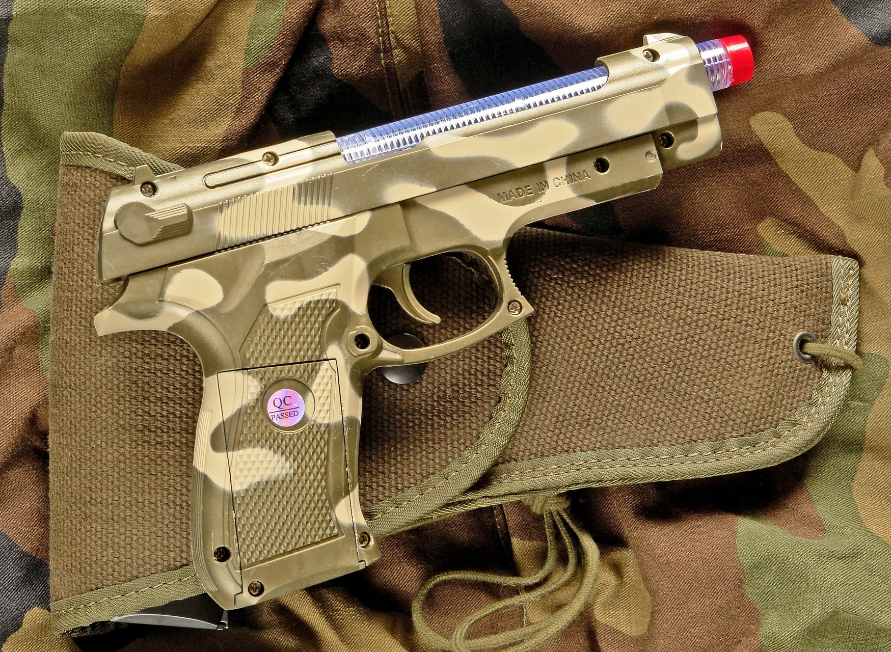 Beretta 92-dźwięk, migające diody Bohater Inny