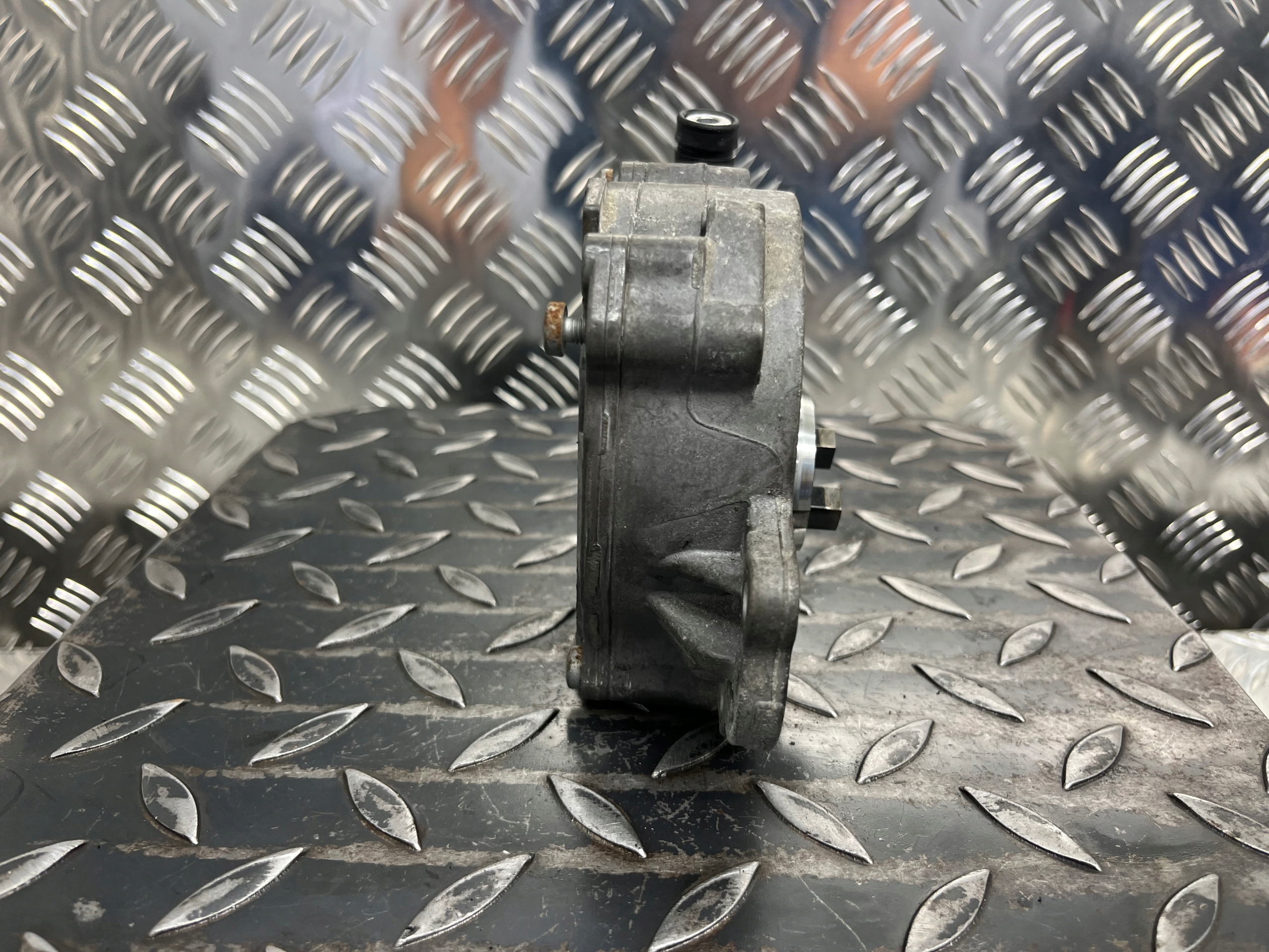 Pompa VACUM VAKUM AUDI A4 B8 03L145100