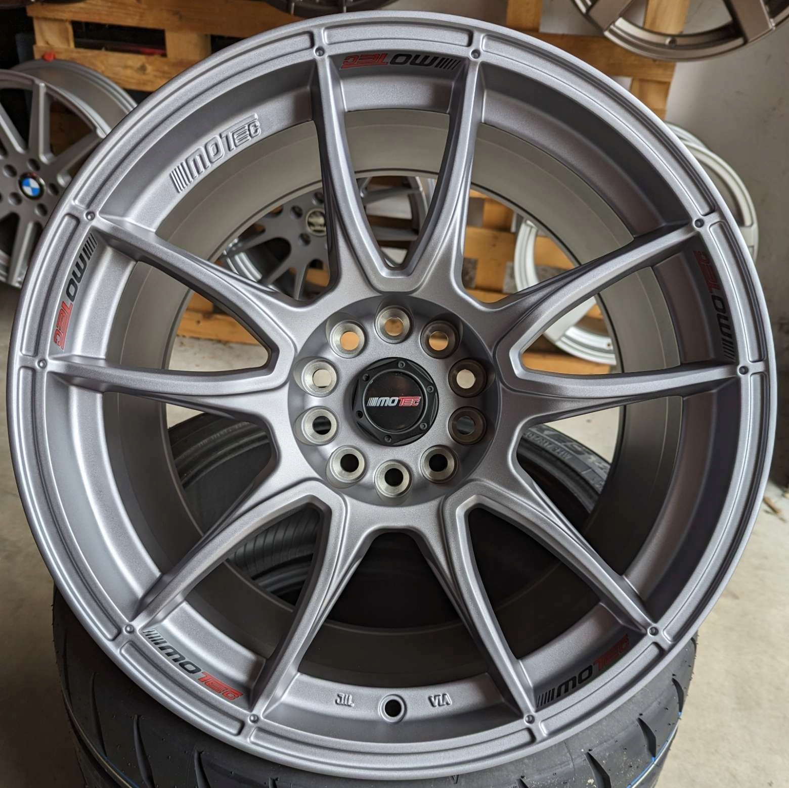 MoTec Motorsport MCR1 10Jx18 10x120 ET24 TITAN
