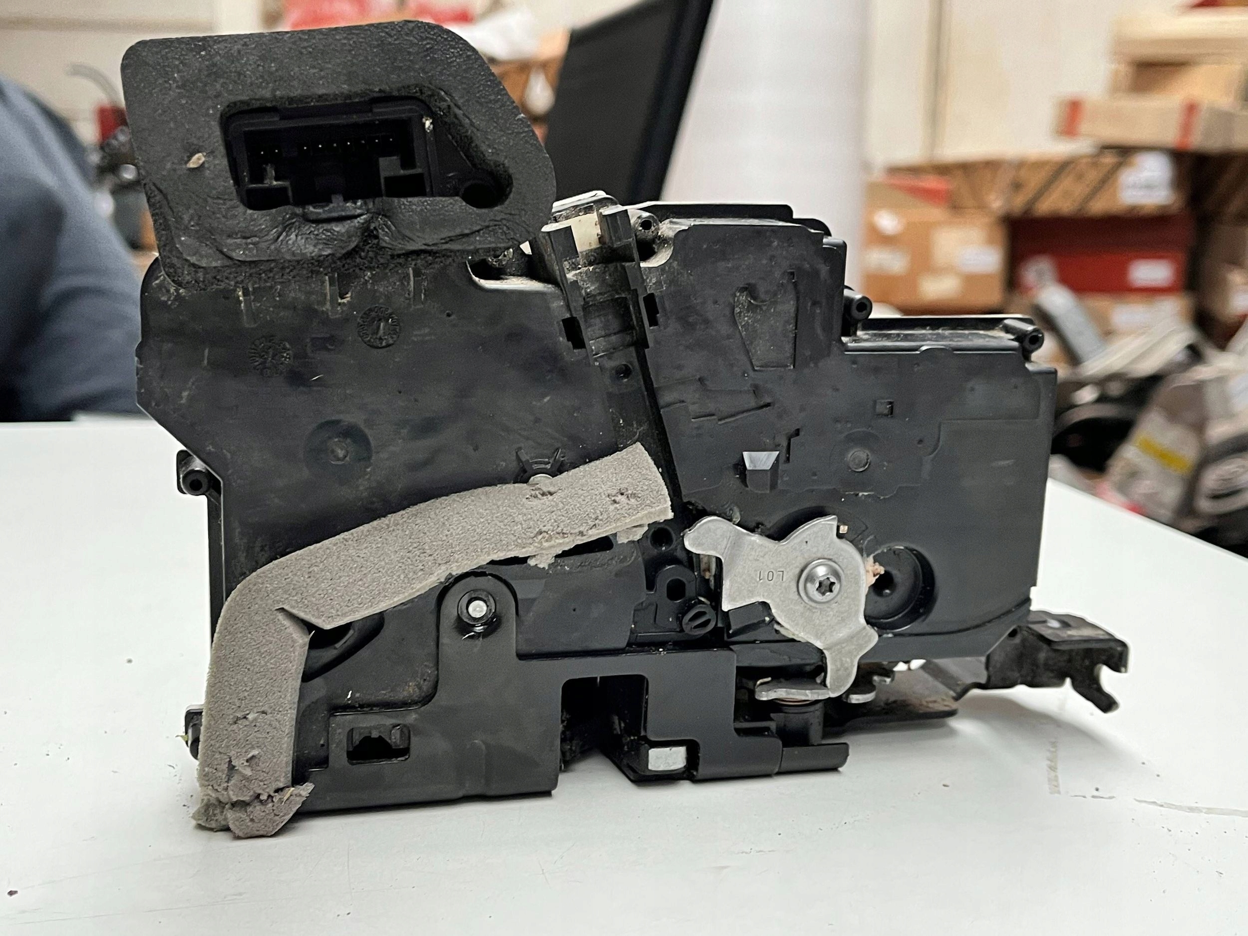 AUDI A6 C8 lock door left rear part 4K0839015R !J