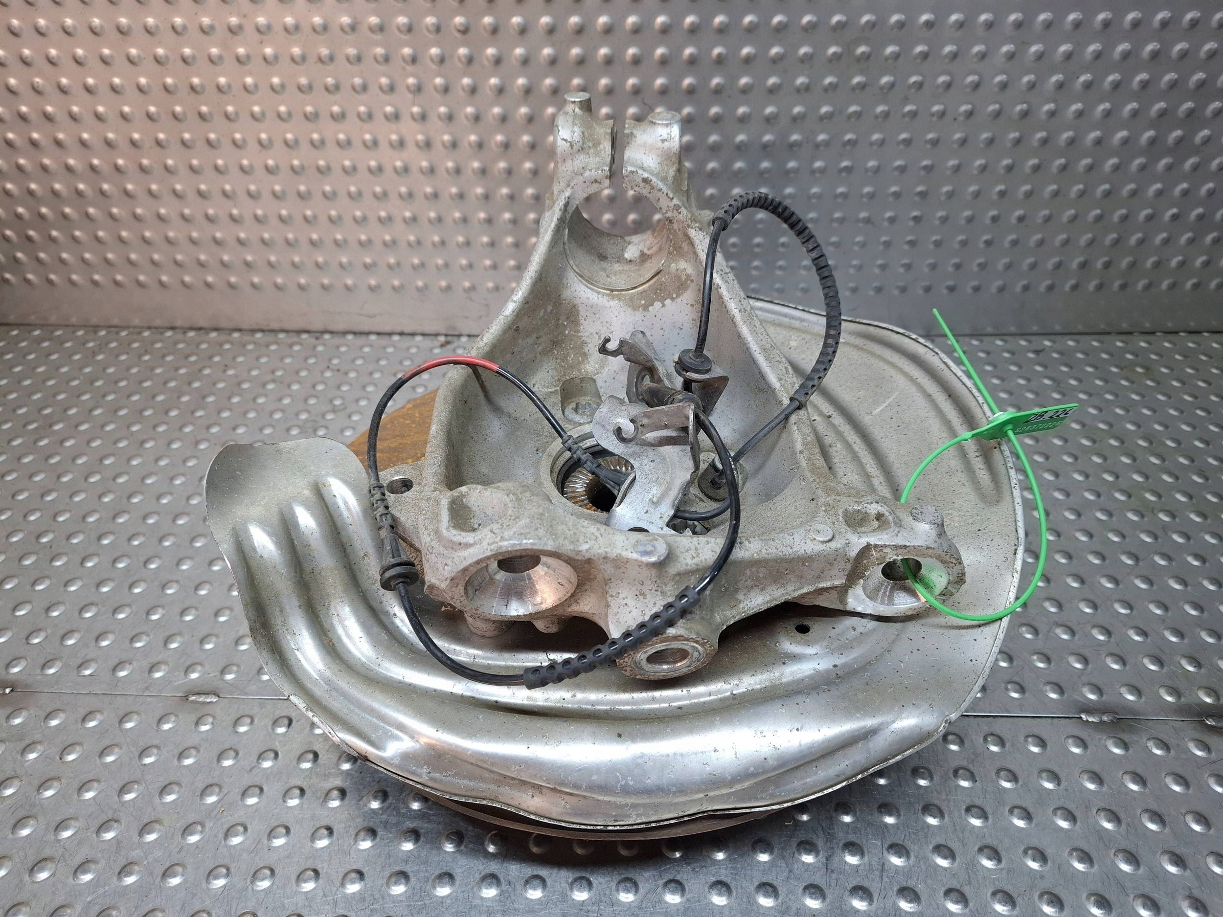otoč čepu levý předek 6893967 BMW G42 X-DRIVE