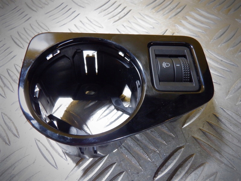 VW GOLF 7 RAMKA DEKOR WŁĄCZNIKA ŚWIATEŁ 5G1858060B