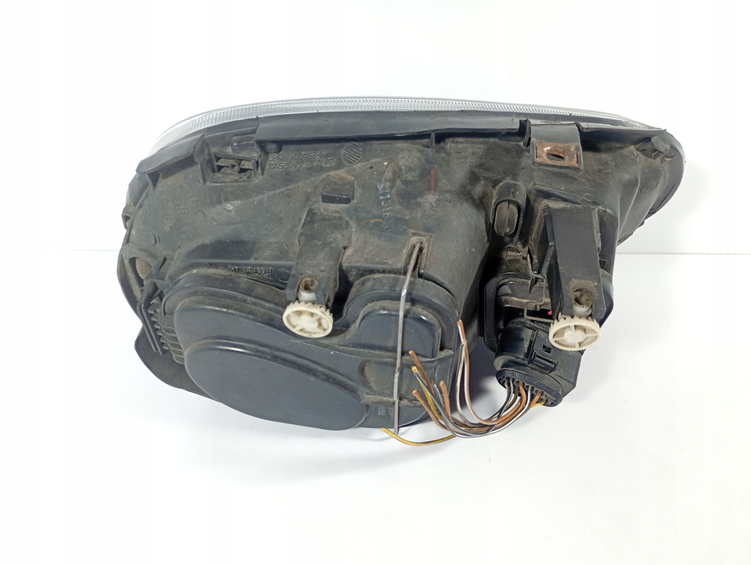 VW Golf IV 4 97-06 REFLEKTOR left light left front front TYC OE 205386