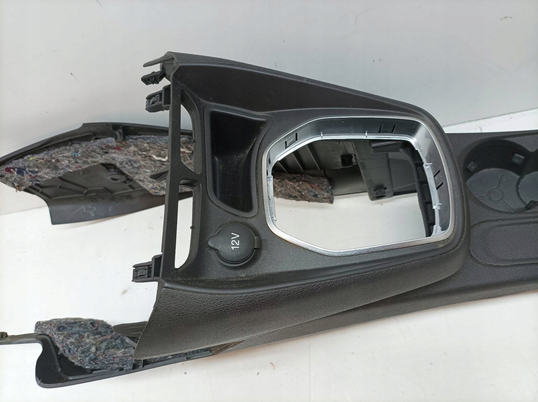 TUNEL media TRANSIT Ford Tourneo Courier e (2014- )