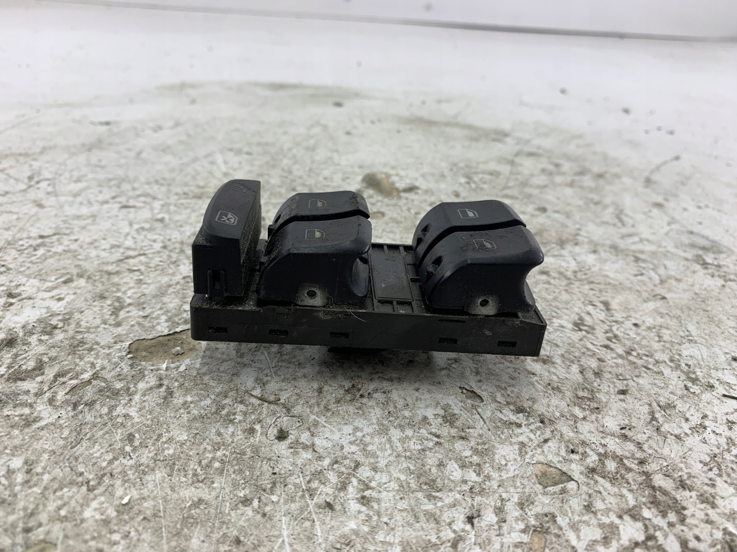 AUDI A4 B8 PANEL of the window left front