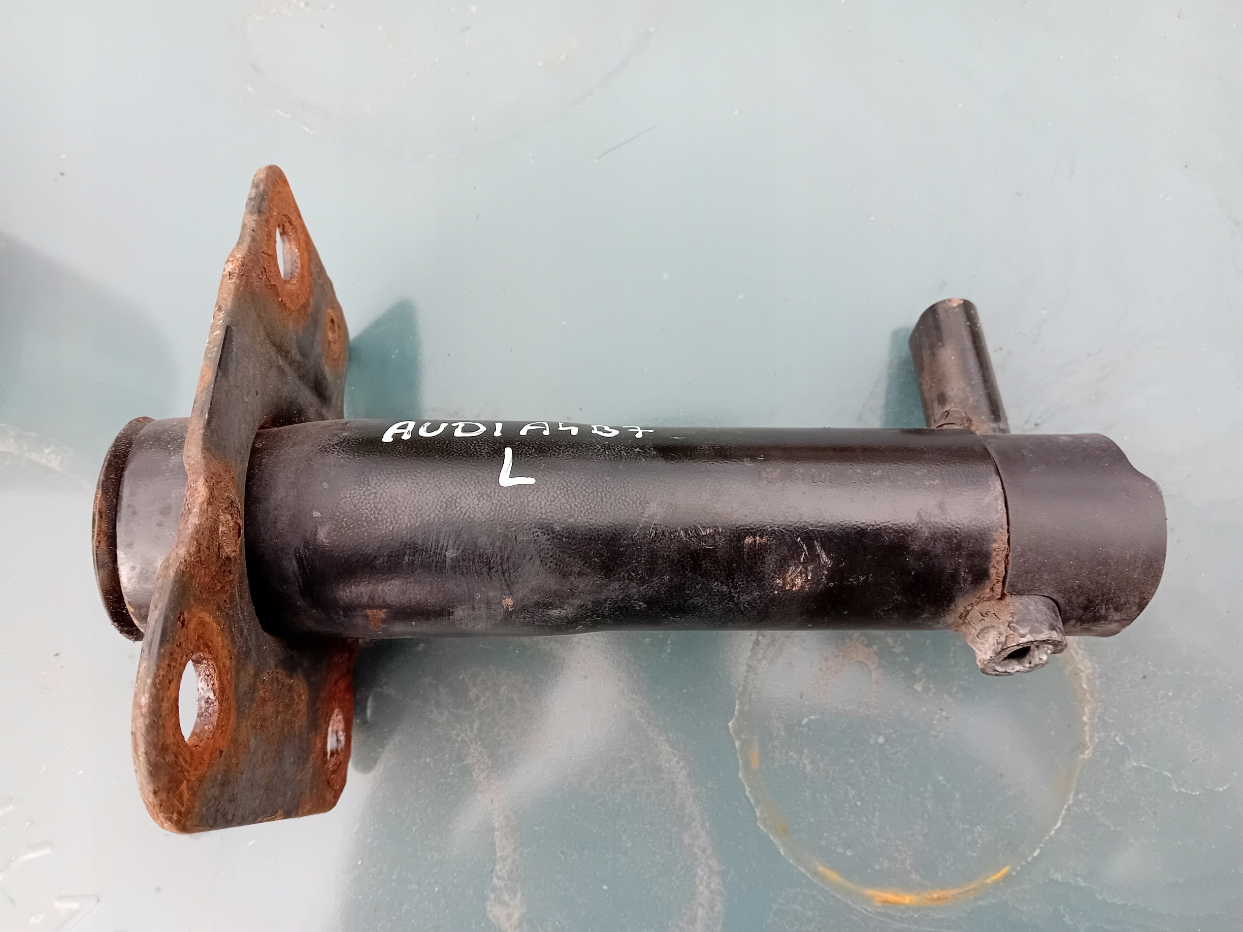 AUDI A4 B7 ЧАСТЬ СГИБА ЛЕВА