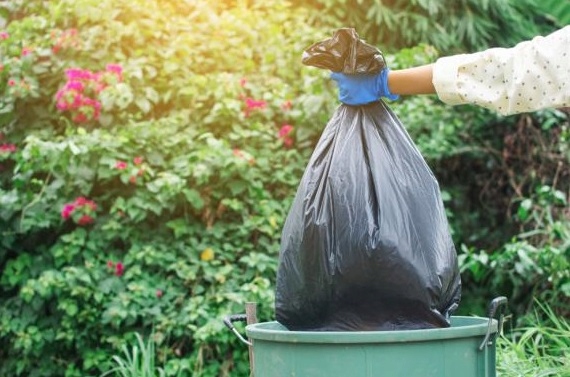 WORKI NA ŚMIECI ODPADY MOCNE CZARNE 120l 7 sztuk Kod producenta SUPER MOCNE BARDZO UNIWERSALNE DO ŚMIECI