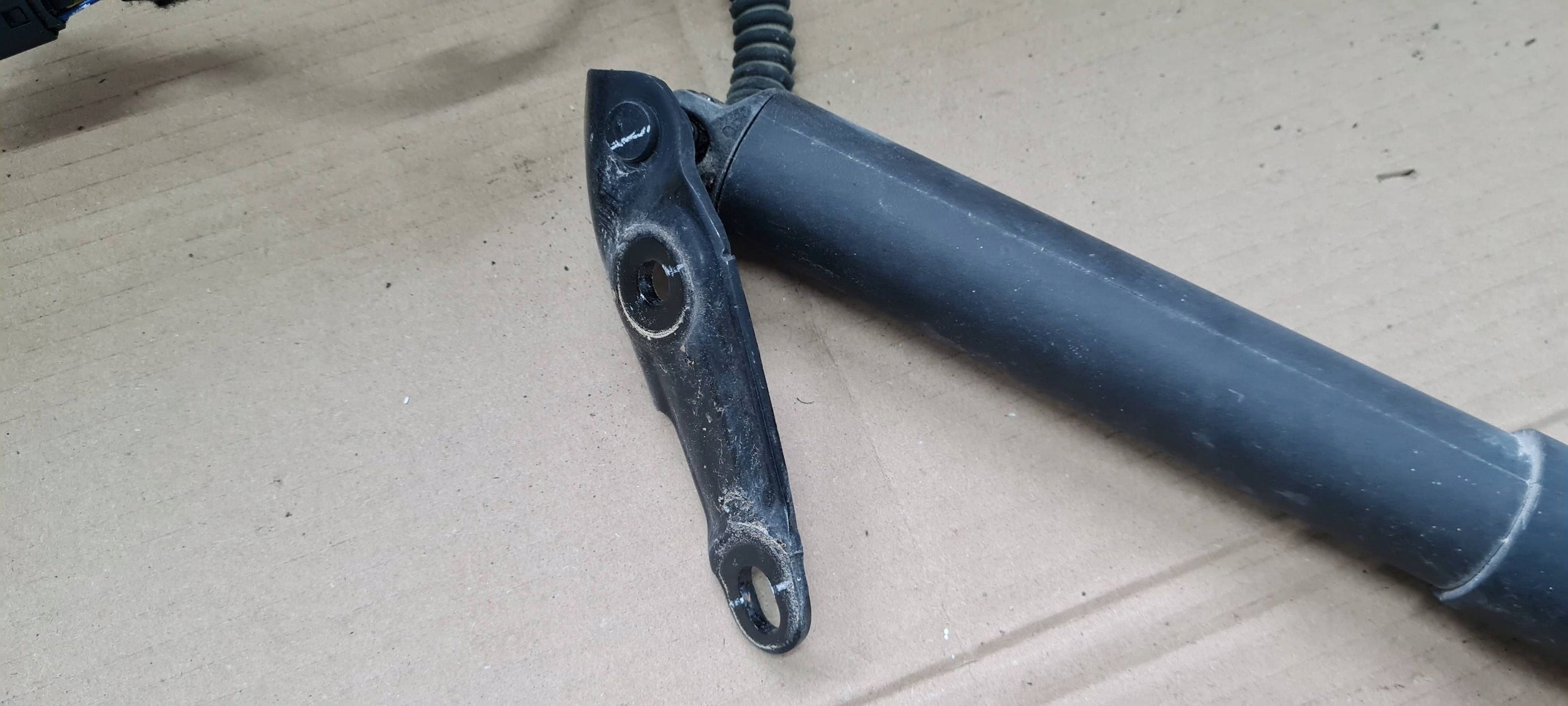 Q5 80A damper bonnet boot rear part 80A827851A