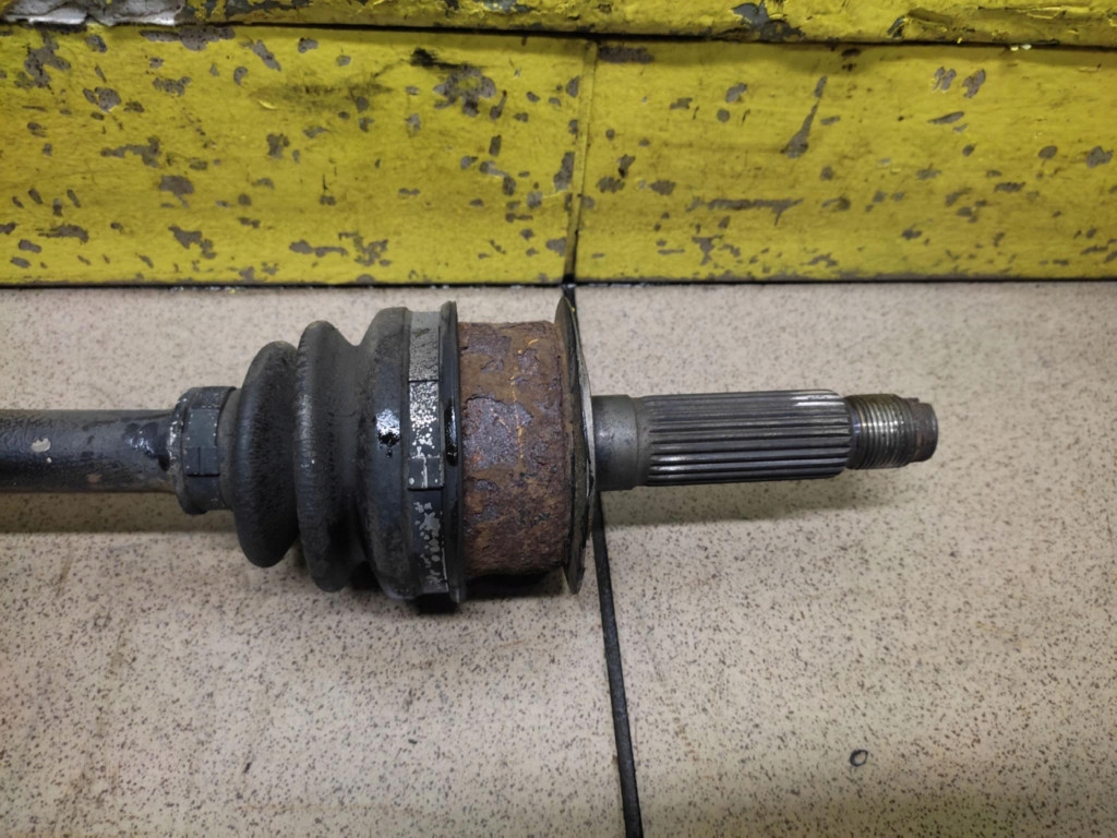 SUBARU FORESTER 2.5 semi-axis right rear part