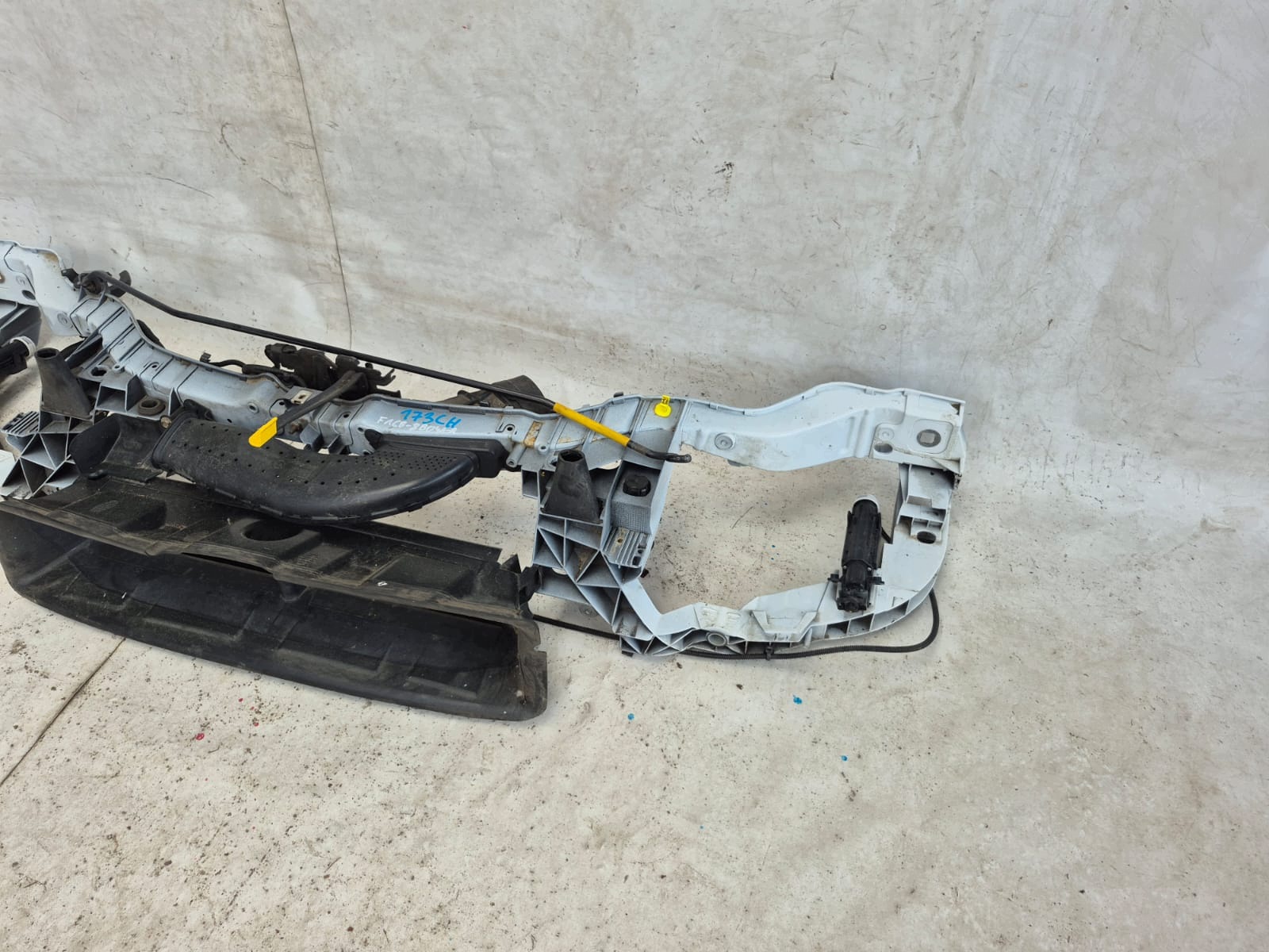 FORD FOCUS MK3 LIFT 14- front body wall front pillar washer intake