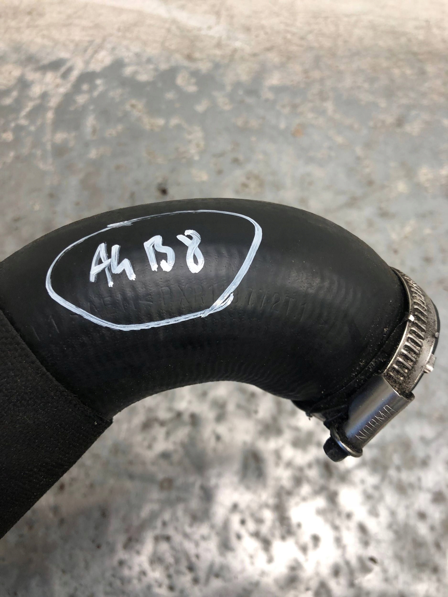 trouba hadice intercoolera AUDI A4 B8 8K0145738M