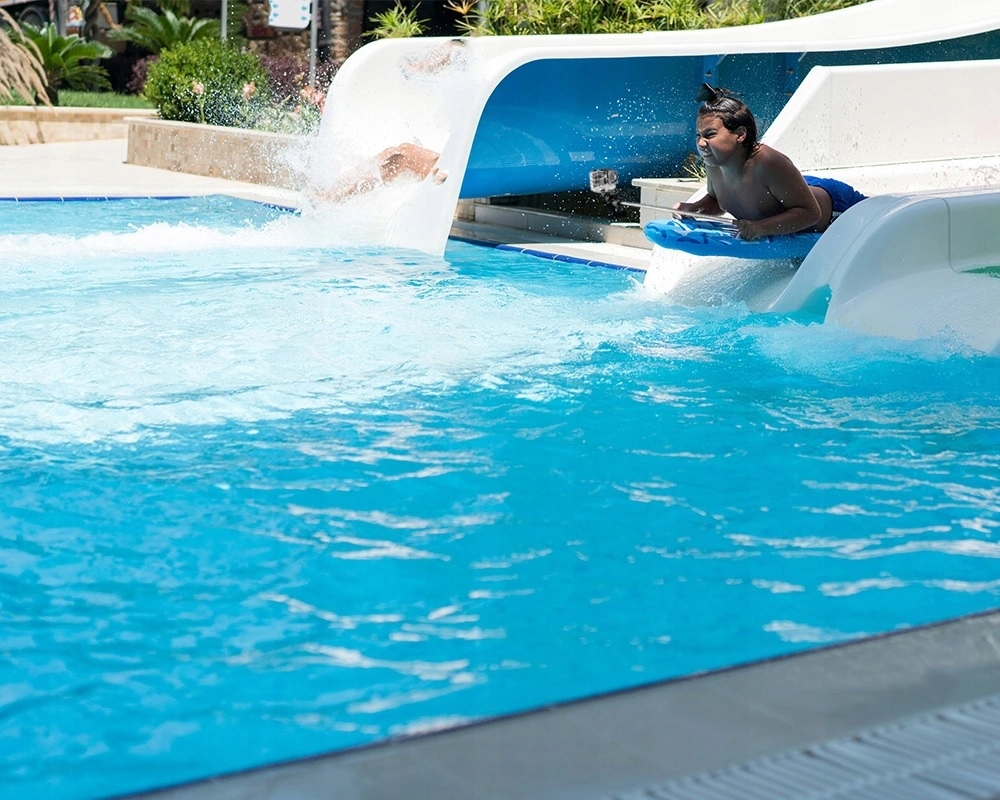 SELFIE STICK ZE STATYWEM PILOT BEZPRZEWODOWY Długość maksymalna 64 cm