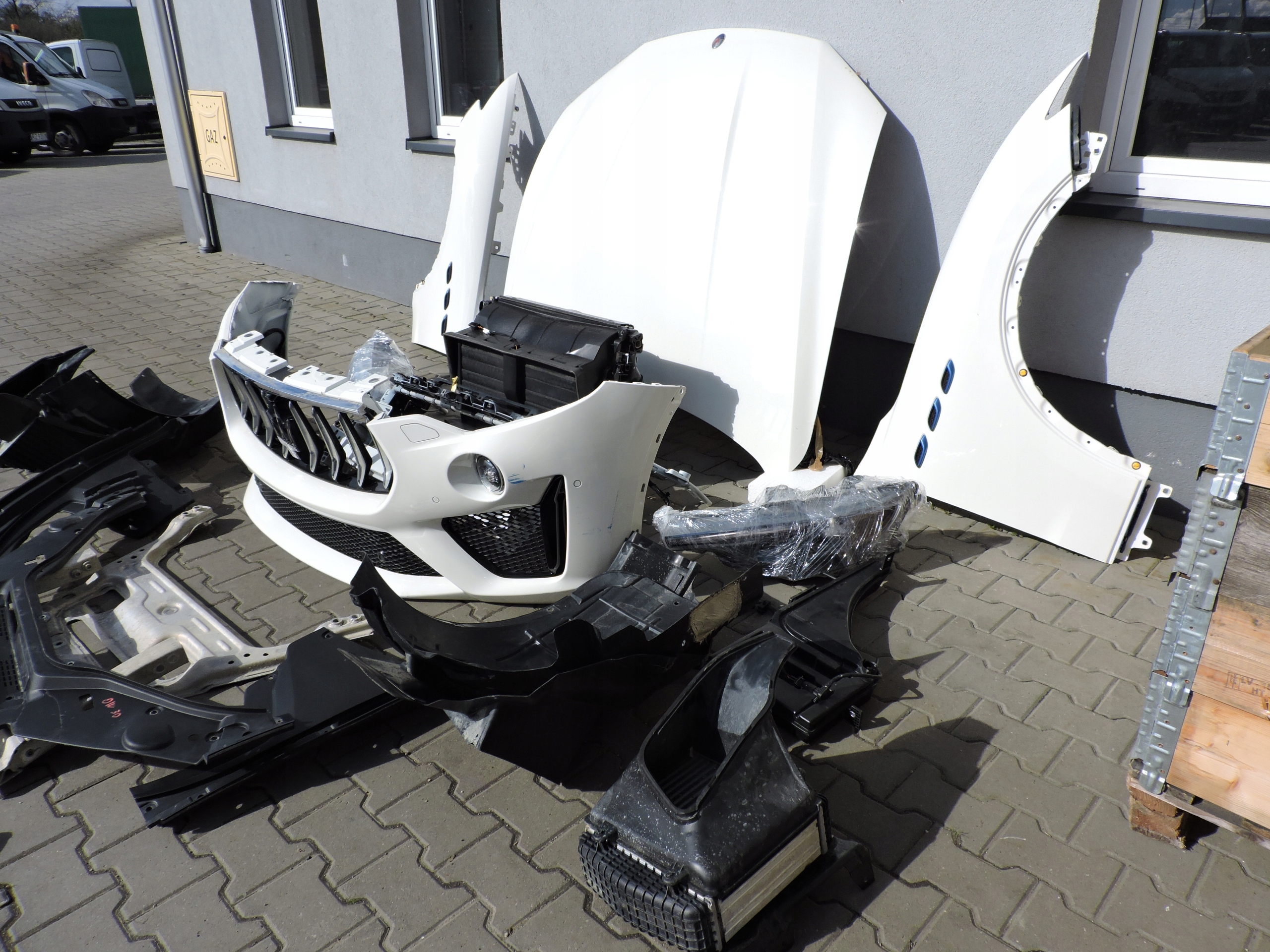 PRZÓD KOMPLETNY MASERATI LEVANTE TROFEO GTS GRANSPORT Typ samochodu 4x4/SUV Samochody osobowe