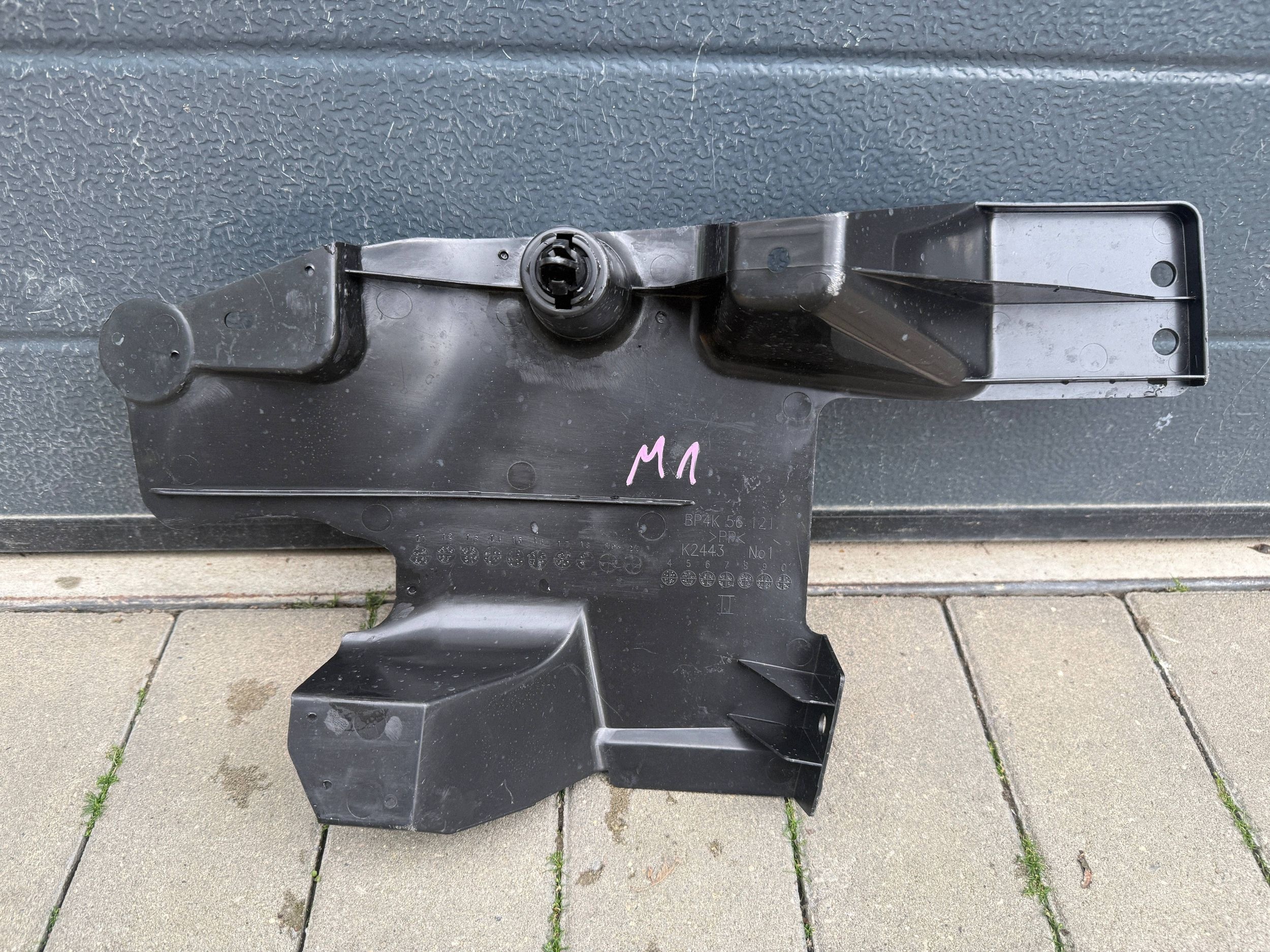 Mazda 3 08- cover chassis left rear