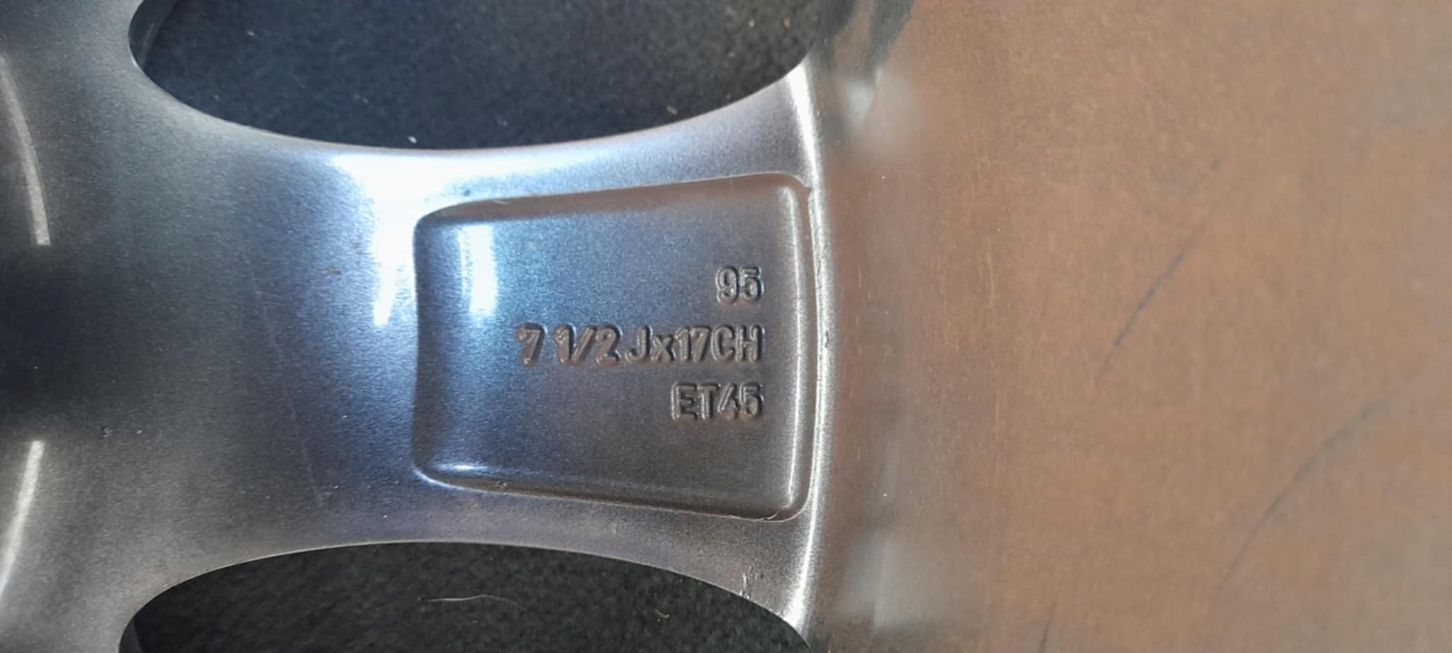 disk hliníkový LEXUS 7.5" x 17" 5x114.3 ET 45 TD320-80230