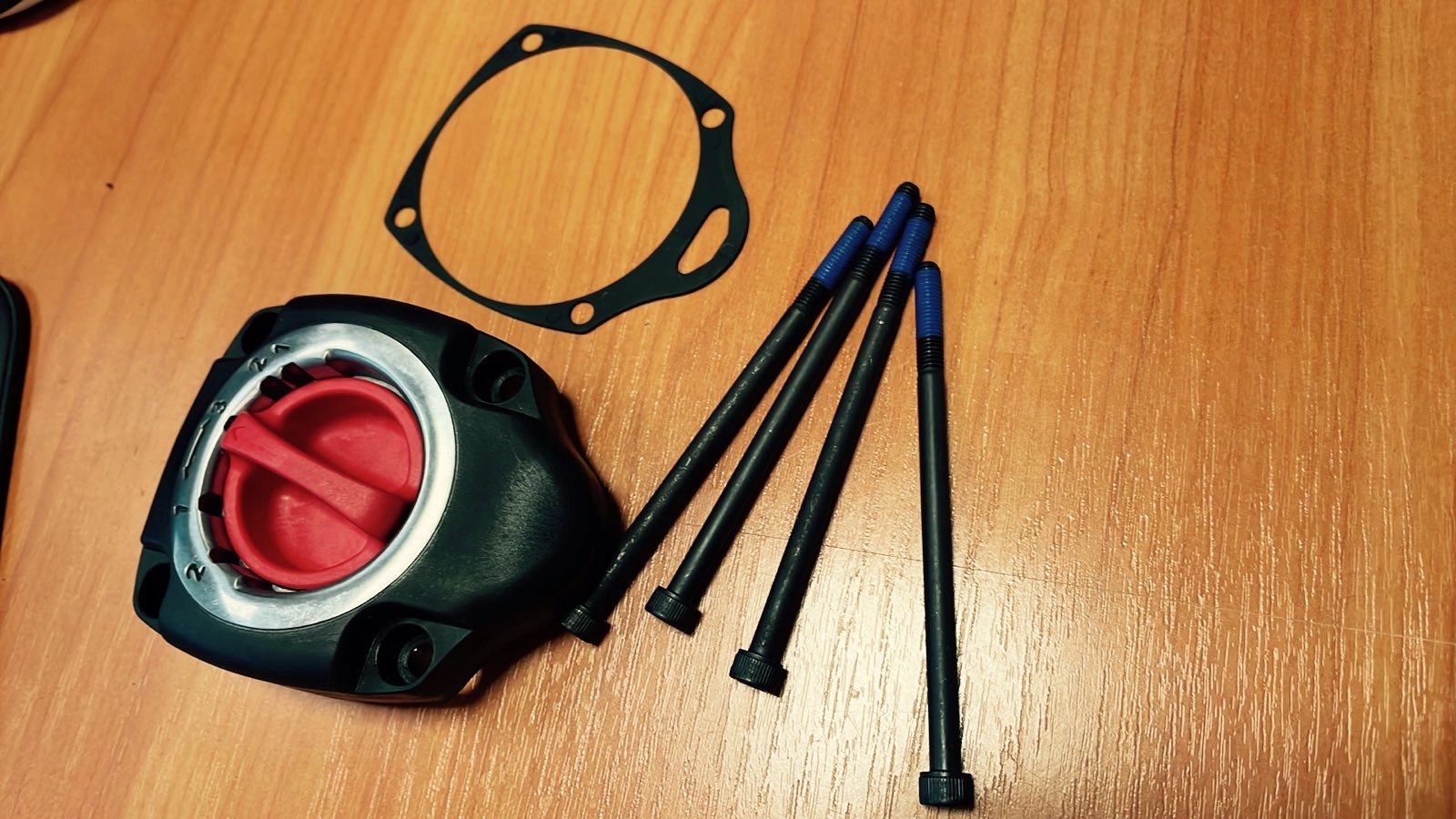 YATO YT-0953 OSŁONA TYLNA Z POKRĘTŁEM KOMPLET