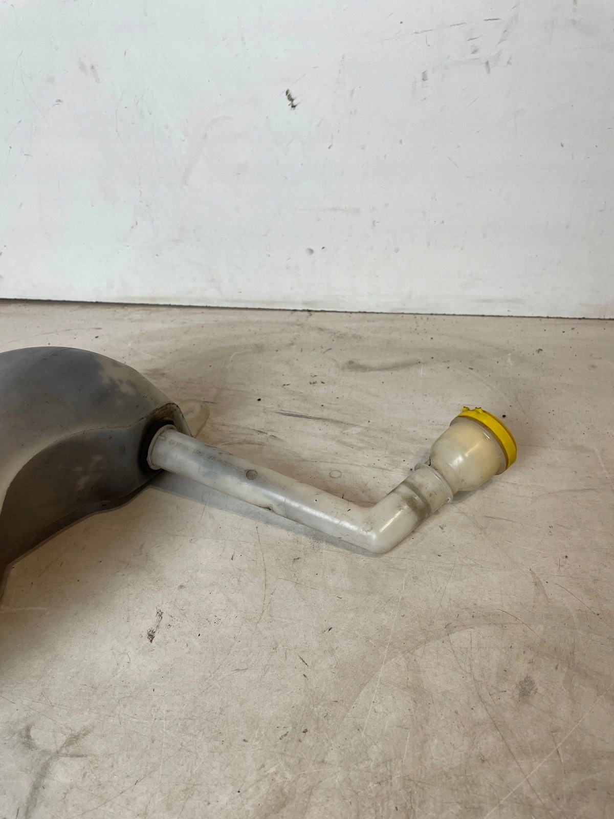 washer fluid tank Renault Scenic Megane III