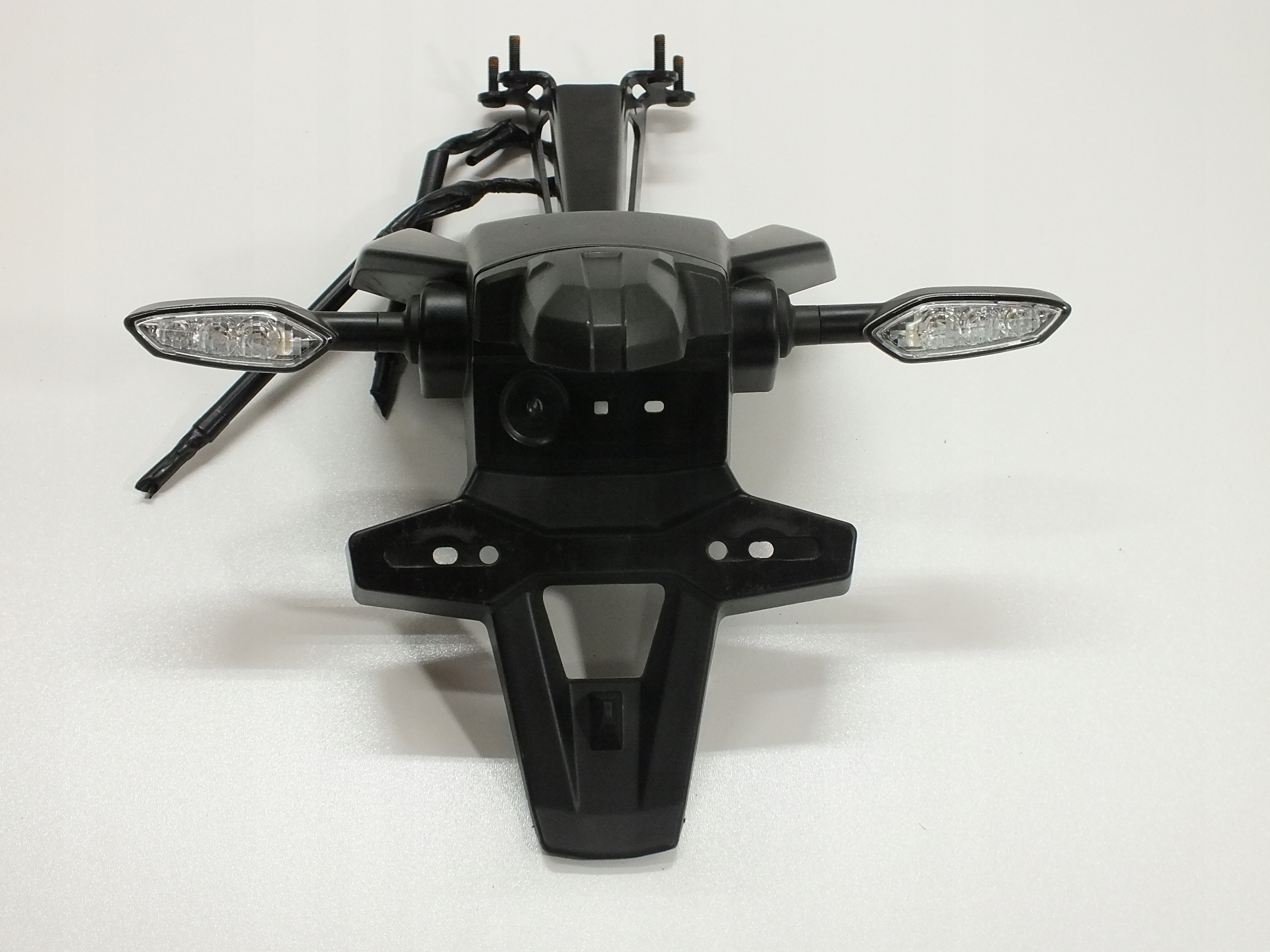 BŁOTNIK MOCOWANIE TABLICY KIERUNKOWSKAZ YAMAHA MT10 16-21